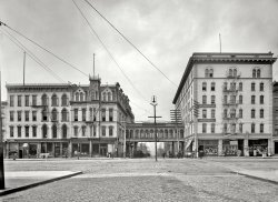 Richmond, Virginia, circa 1905. "Murphy's Hotel." Also seen here. 8x10 inch dry plate glass negative, Detroit Publishing Company. View full size.