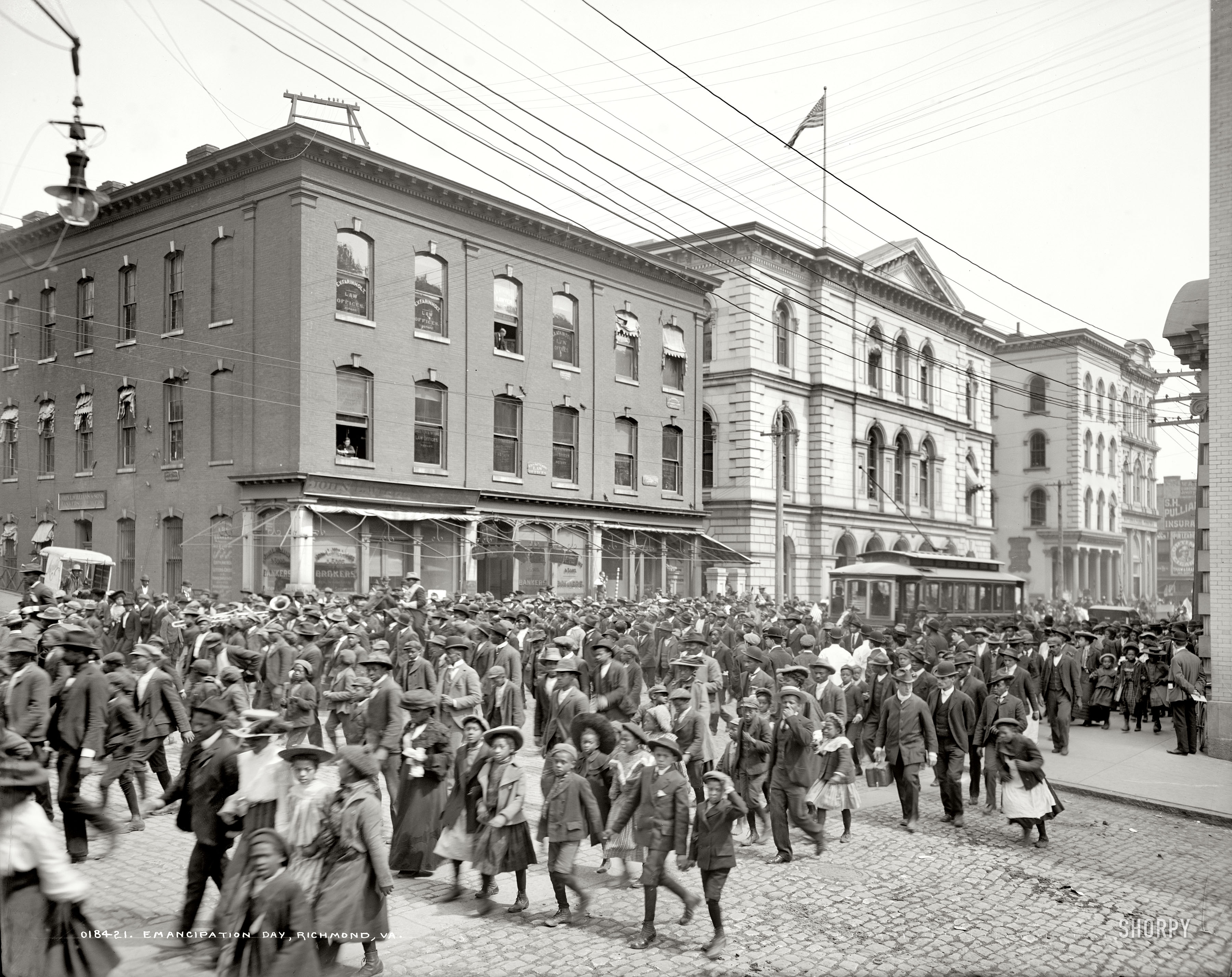 April 3, 1905. Richmond, Virginia. "Emancipation Day." See news item below. 8x10 inch dry plate glass negative, Detroit Publishing Company. View full size.


NEGROES' DAY CELEBRATED.

Inauguration of Colored President Part of the Ceremony.

&nbsp; &nbsp; &nbsp; &nbsp; Richmond, Va., April 3 -- Thousands of Negroes observed Emancipation Day in Virginia to-day. The occasion resulted in an outpouring of the race never before equaled, armed with miniature United States flags and attended by brass bands.

&nbsp; &nbsp; &nbsp; &nbsp; In addition, there was a unique feature to-night, the inauguration of a colored President. At True Reformers' Hall the interior of the White House was reproduced, and all the ceremonies incident to the induction of a Chief Magistrate into office were gone through with.

&nbsp; &nbsp; &nbsp; &nbsp; To-day was also the fortieth anniversary of the evacuation of Richmond by the Confederate forces and the partial destruction of the city by fire. (Washington Post, April 4, 1905.)
