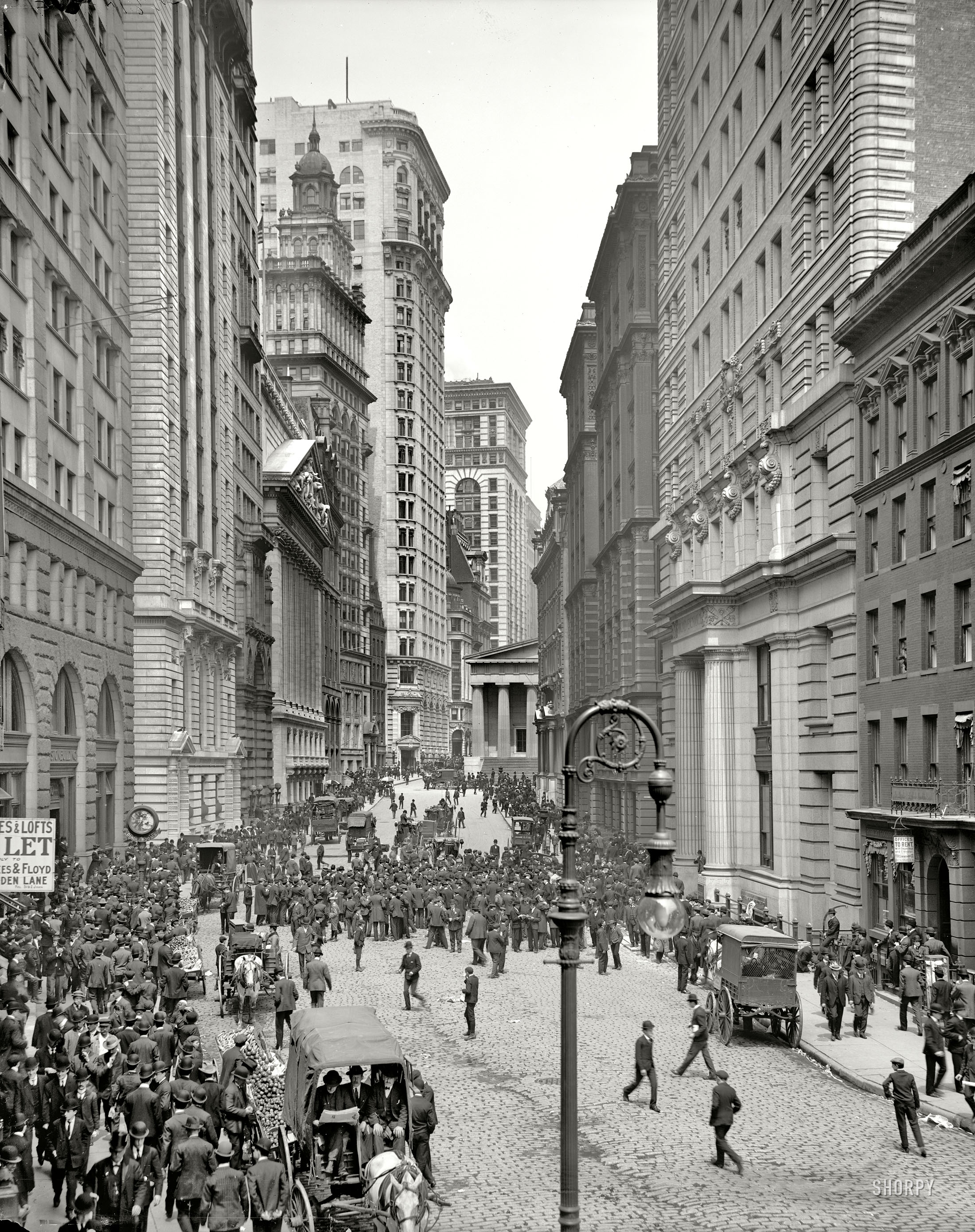 New York circa 1905. "Broad Street exchange and curb brokers." 8x10 inch dry plate glass negative, Detroit Publishing Company. View full size.