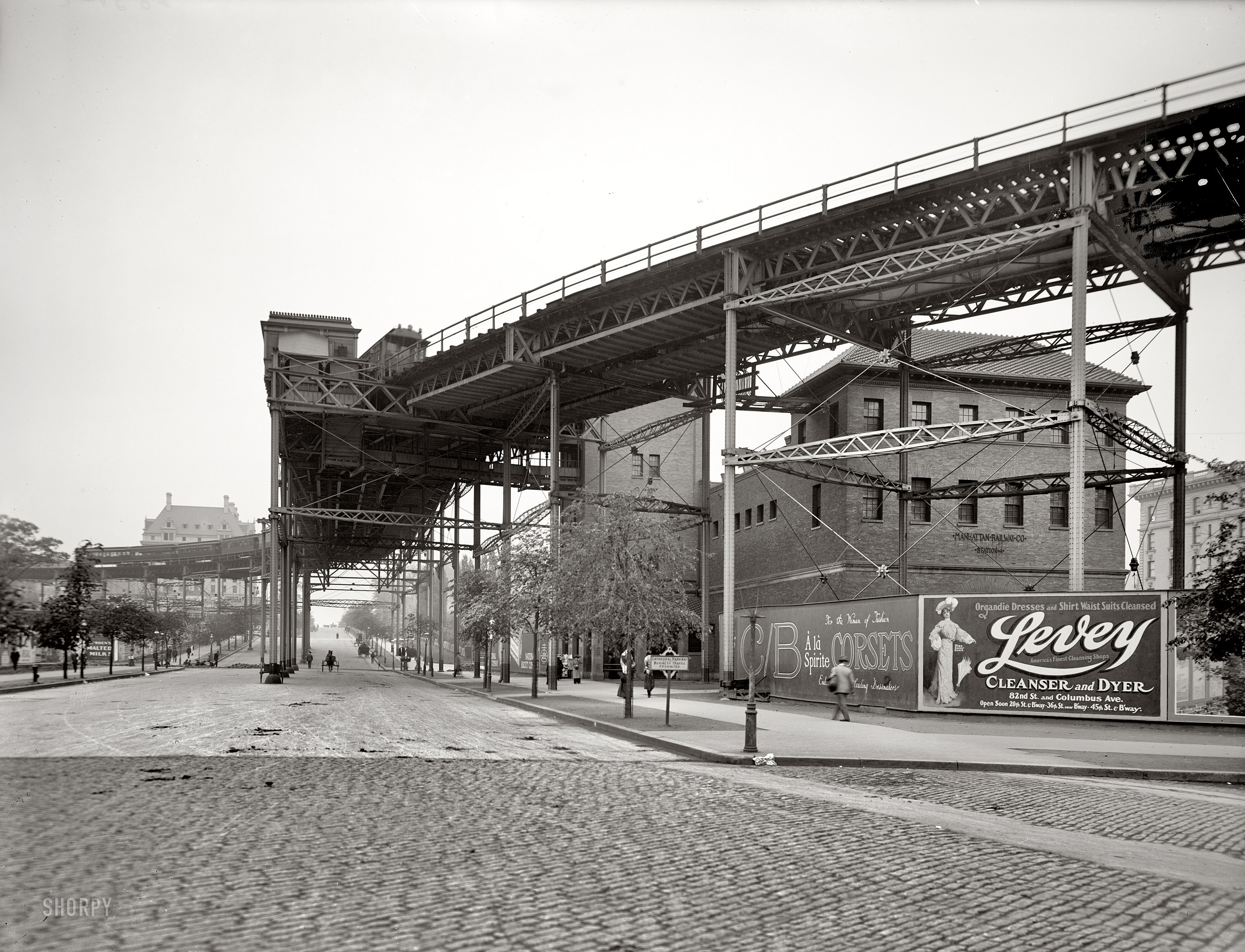 New York City circa 1905. "110th Street 'L' (elevated) station." 8x10 inch dry plate glass negative, Detroit Publishing Company. View full size.