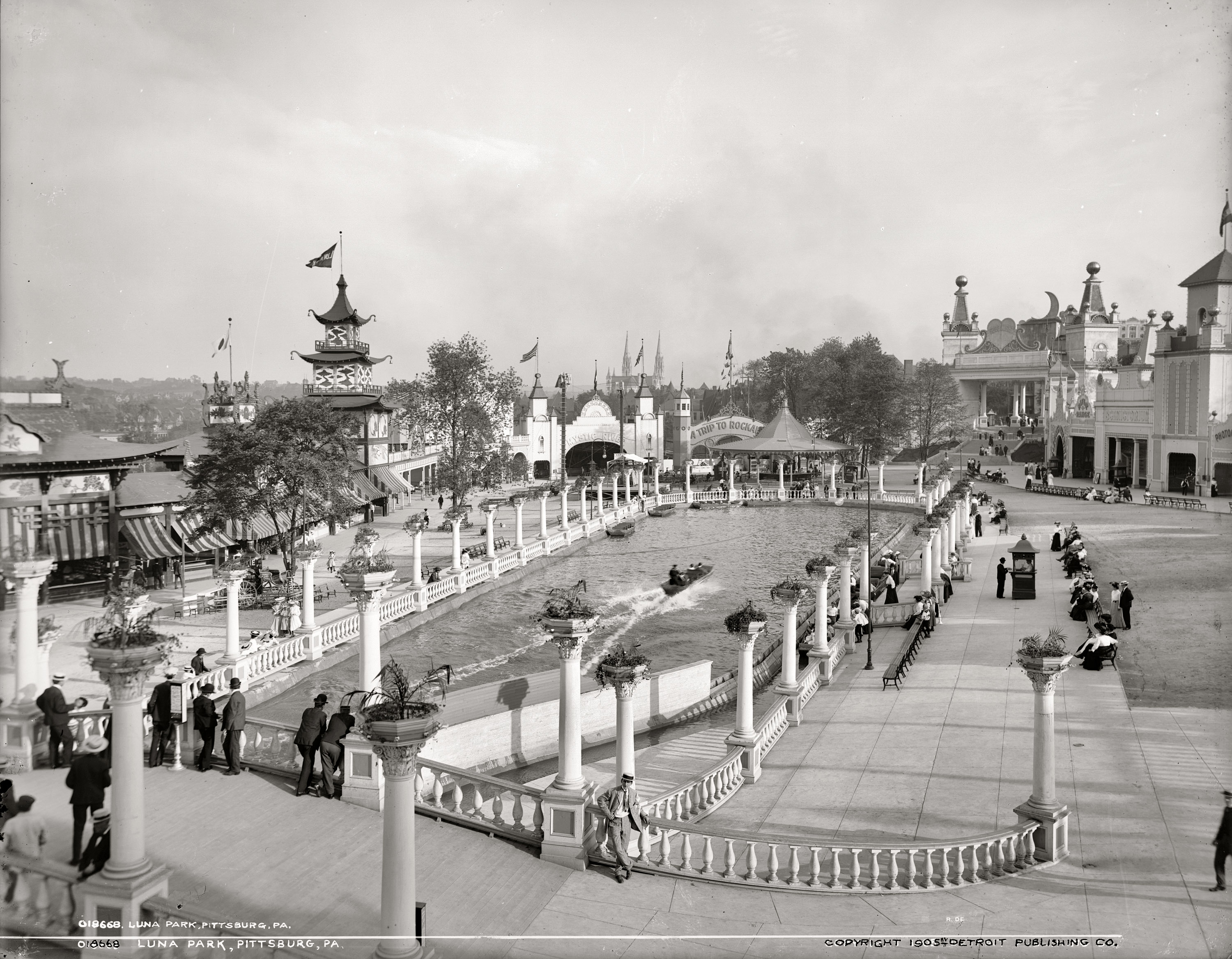 "Luna Park, Pittsburg, 1905." One of several amusement parks of the era that went by that name, the most famous being at Coney Island. At right: The park's "Scenictorium." Detroit Publishing Co. glass negative. View full size.