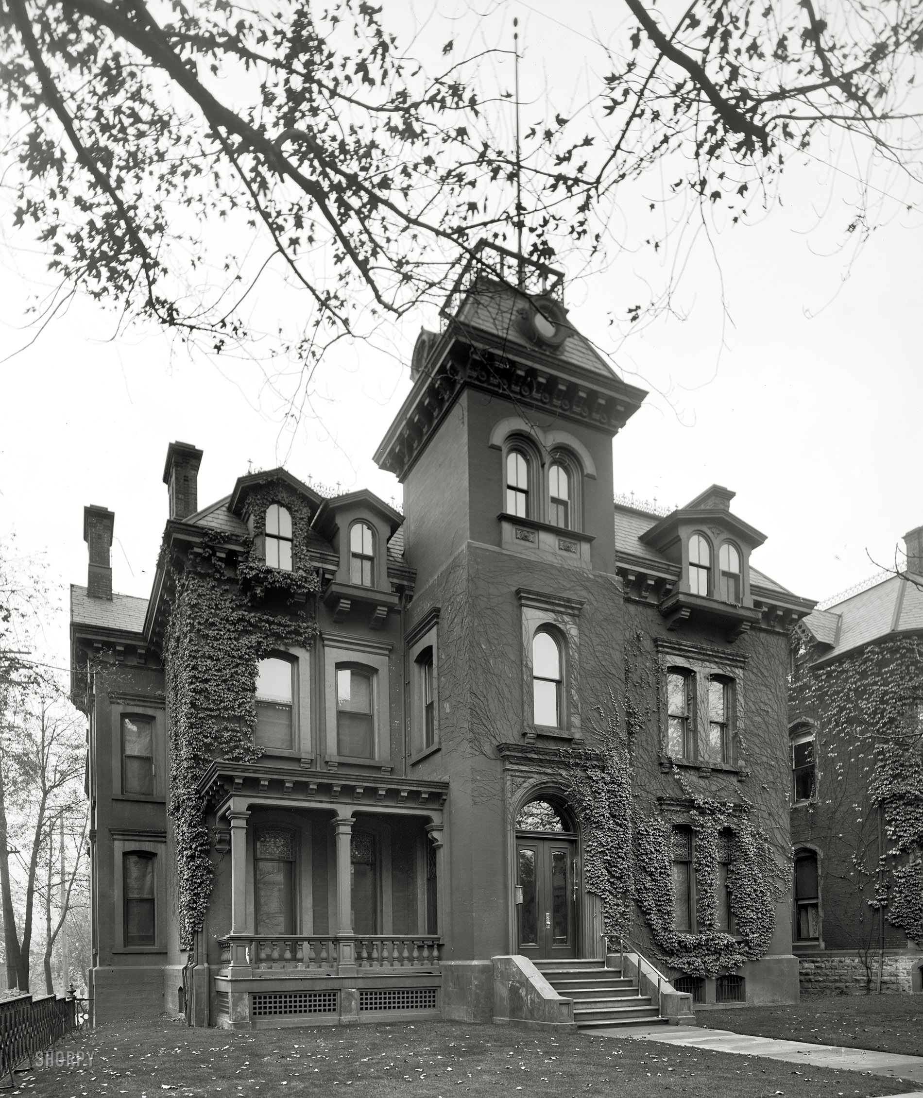 Detroit, Michigan, circa 1905. "Residence of W.C. McMillan." 8x10 inch dry plate glass negative, Detroit Publishing Company. View full size.