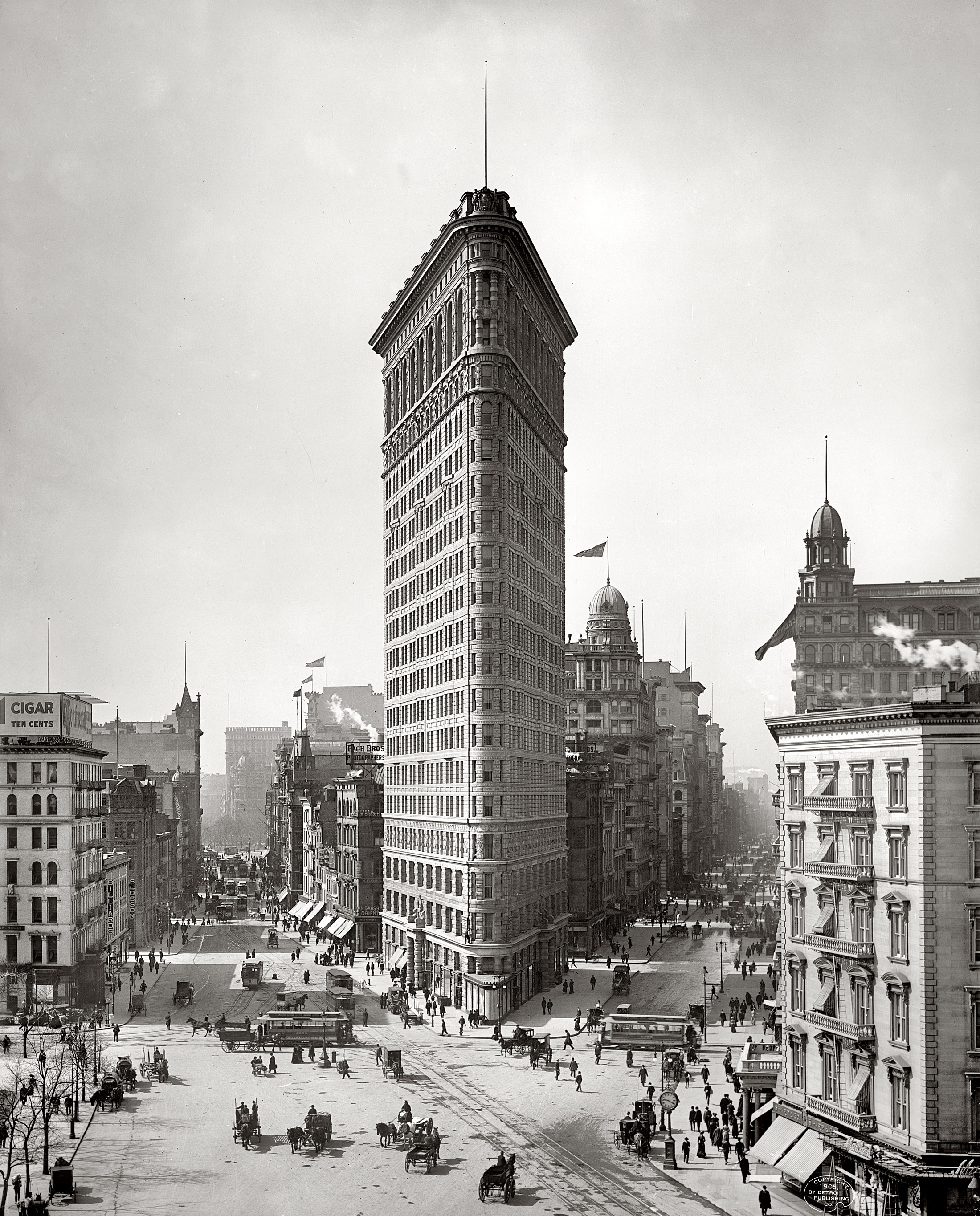 New York circa 1905. "Flatiron Building, Broadway and Fifth Avenue." Another view of everyone's favorite proto-skyscraper, at anchor in Manhattan. 8x10 inch dry plate glass negative, Detroit Publishing Company. View full size.