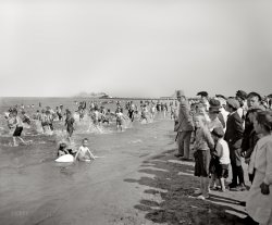 Chicago circa 1905. "Children's bathing beach, Lincoln Park." 8x10 inch dry plate glass negative, Detroit Publishing Company. View full size.