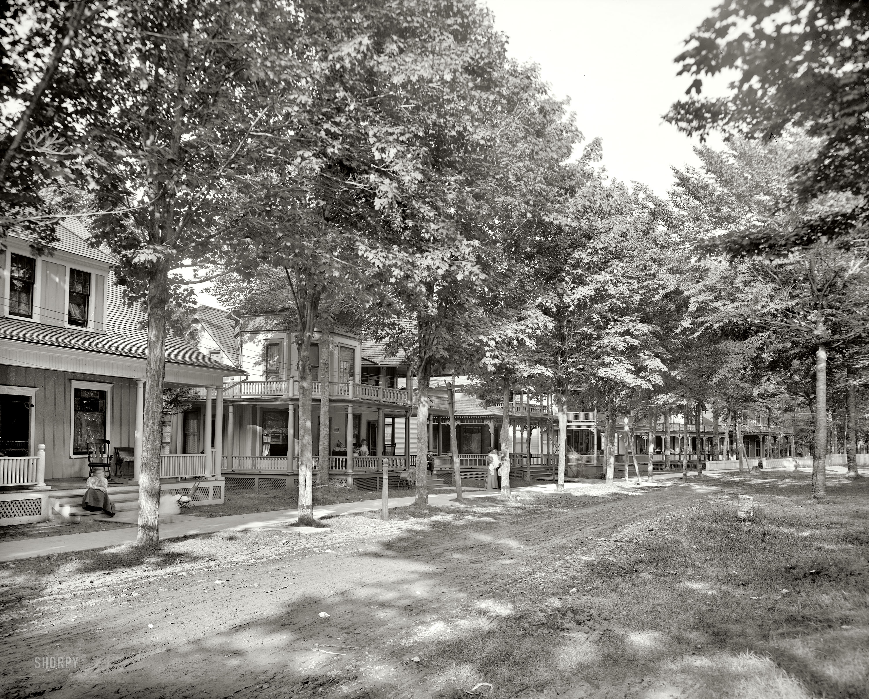"Park Avenue." In the resort community of Bay View, Michigan, circa 1906. 8x10 inch dry plate glass negative, Detroit Publishing Company. View full size.