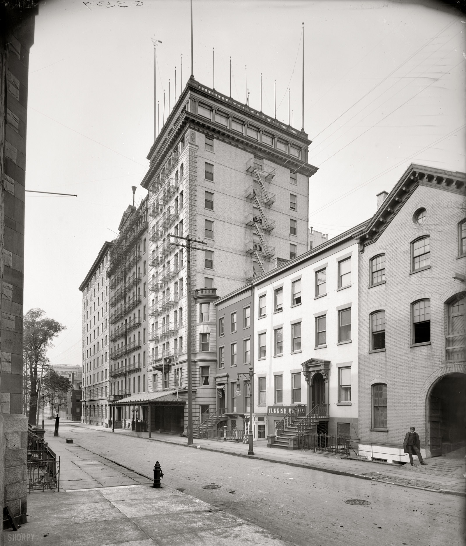 "Hotel St. George, Brooklyn, circa 1905." Plus a ghost or two in this time exposure of the hotel's Clark Street facades. This Brooklyn Heights landmark, which by the 1930s was New York's largest hotel, with 2,632 rooms in a complex of buildings spread over a block, started with the 10-story dark brick structure, completed in 1885. After more than a century, it was destroyed by fire in 1995. The adjoining white building with the flagpoles, designed by Montrose Morris in the 1890s, still stands. Detroit Publishing Co. glass negative. View full size.