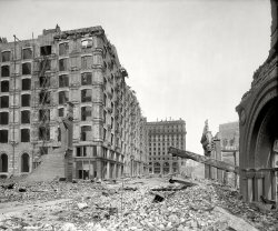 "Palace Hotel, New Montgomery Street." San Francisco in the aftermath of the earthquake and fire of April 18, 1906. 8x10 glass negative. View full size.