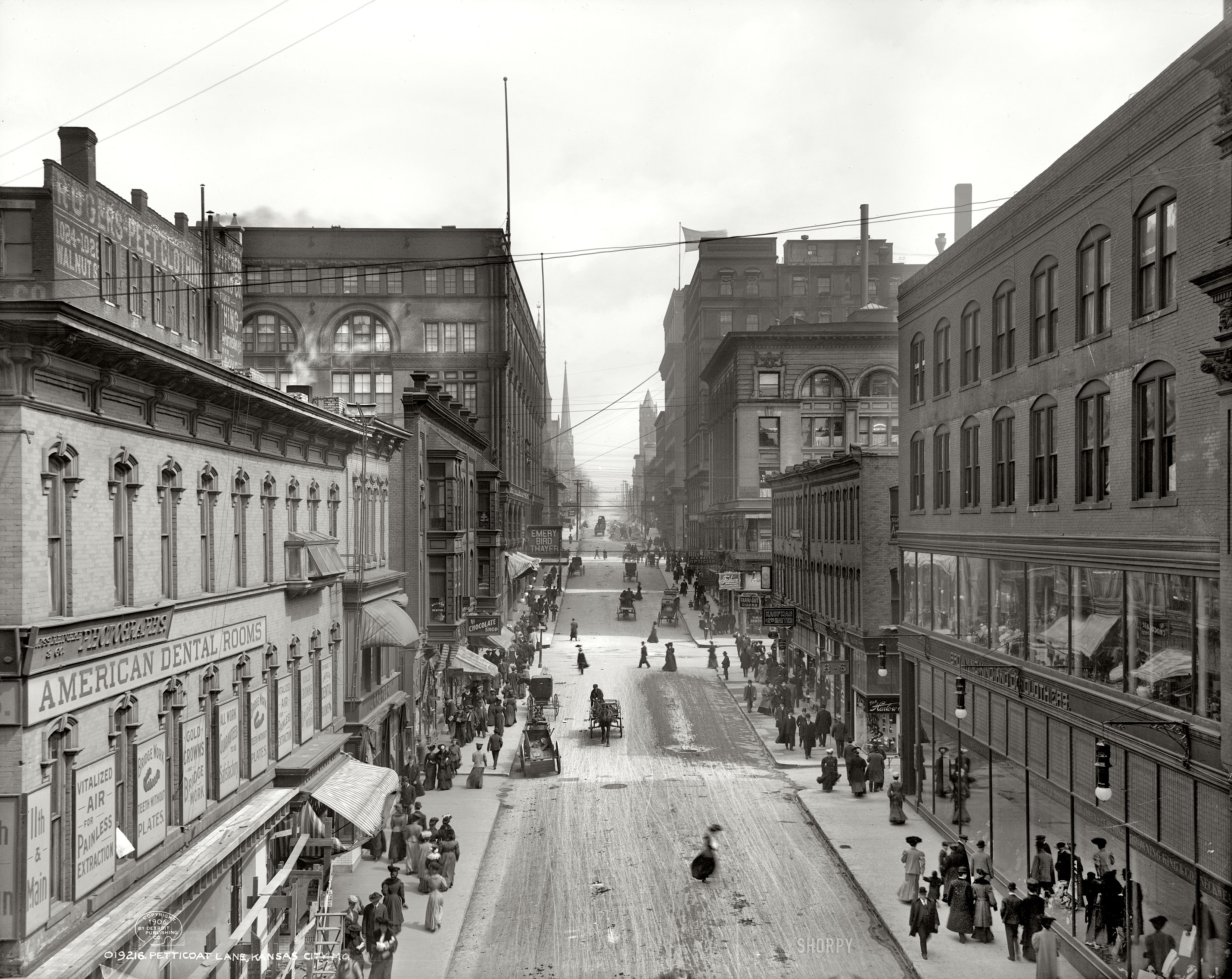 Kansas City, Missouri, circa 1906. "Petticoat Lane." And Denture Alley. 8x10 inch dry plate glass negative, Detroit Publishing Company. View full size.