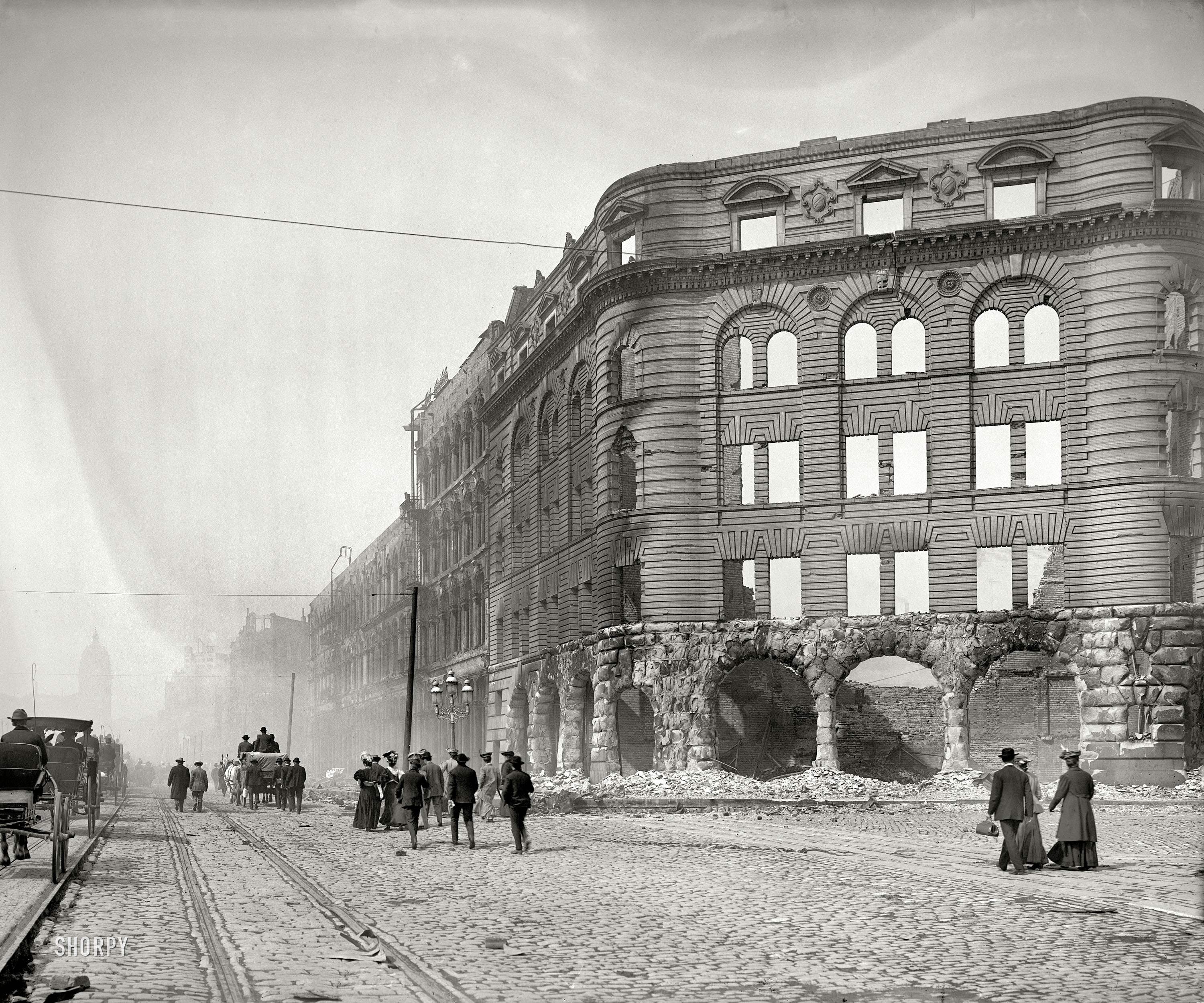 "Looking up Market St. from near Ferry." Another look at San Francisco in the aftermath of the earthquake and fire of April 18, 1906. View full size.