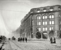 "Looking up Market St. from near Ferry." Another look at San Francisco in the aftermath of the earthquake and fire of April 18, 1906. View full size.