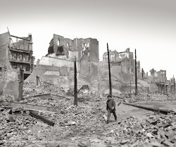 "The heart of Chinatown, San Francisco." After the earthquake and fire of 1906. 8x10 inch dry plate glass negative, Detroit Publishing Company. View full size.