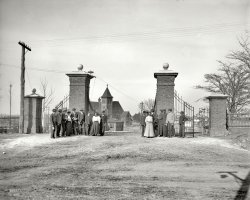 The Lincoln Gates: 1906