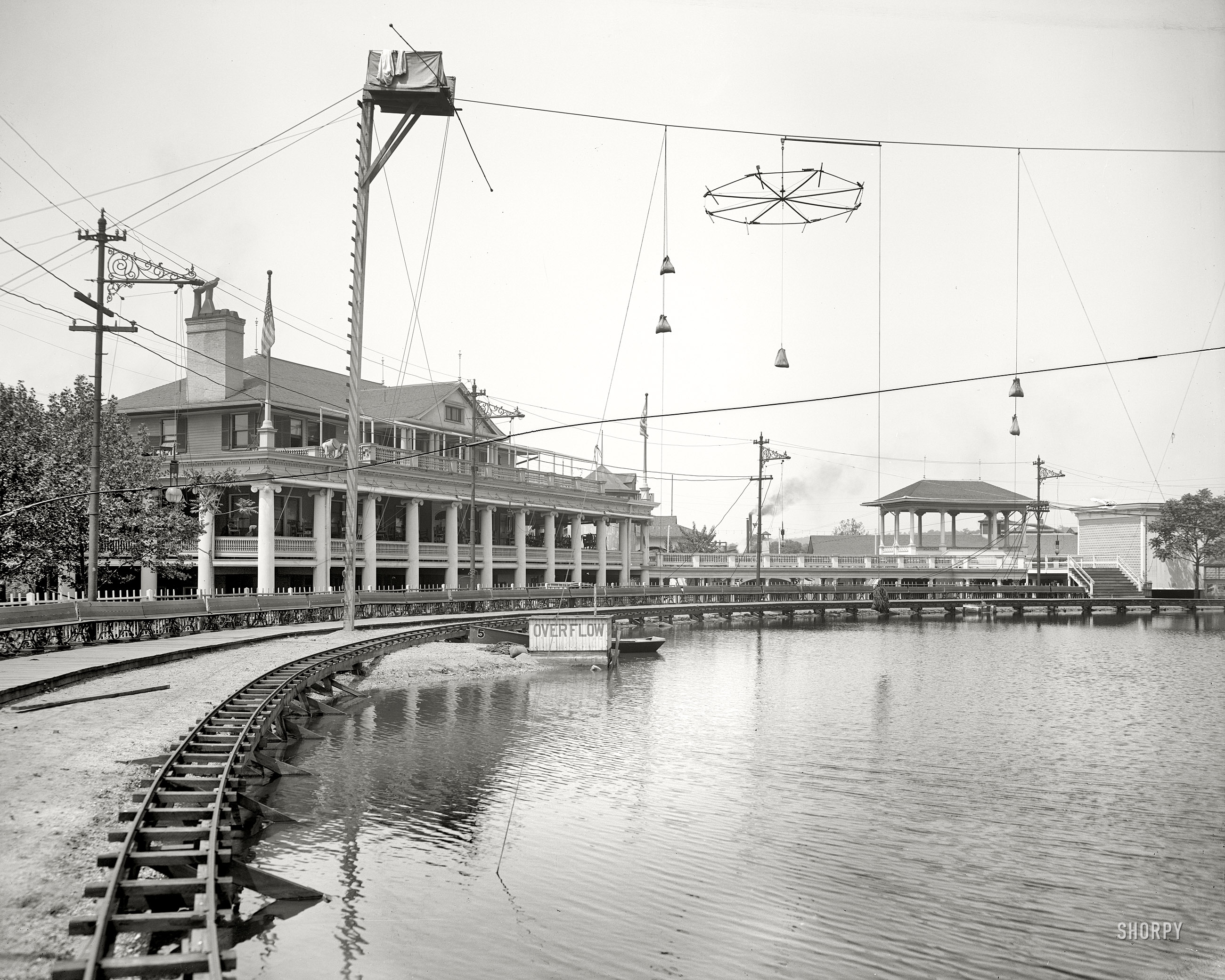 Cincinnati, Ohio, circa 1906. "Lake and clubhouse, Chester Park." 8x10 inch dry plate glass negative, Detroit Publishing Company. View full size.