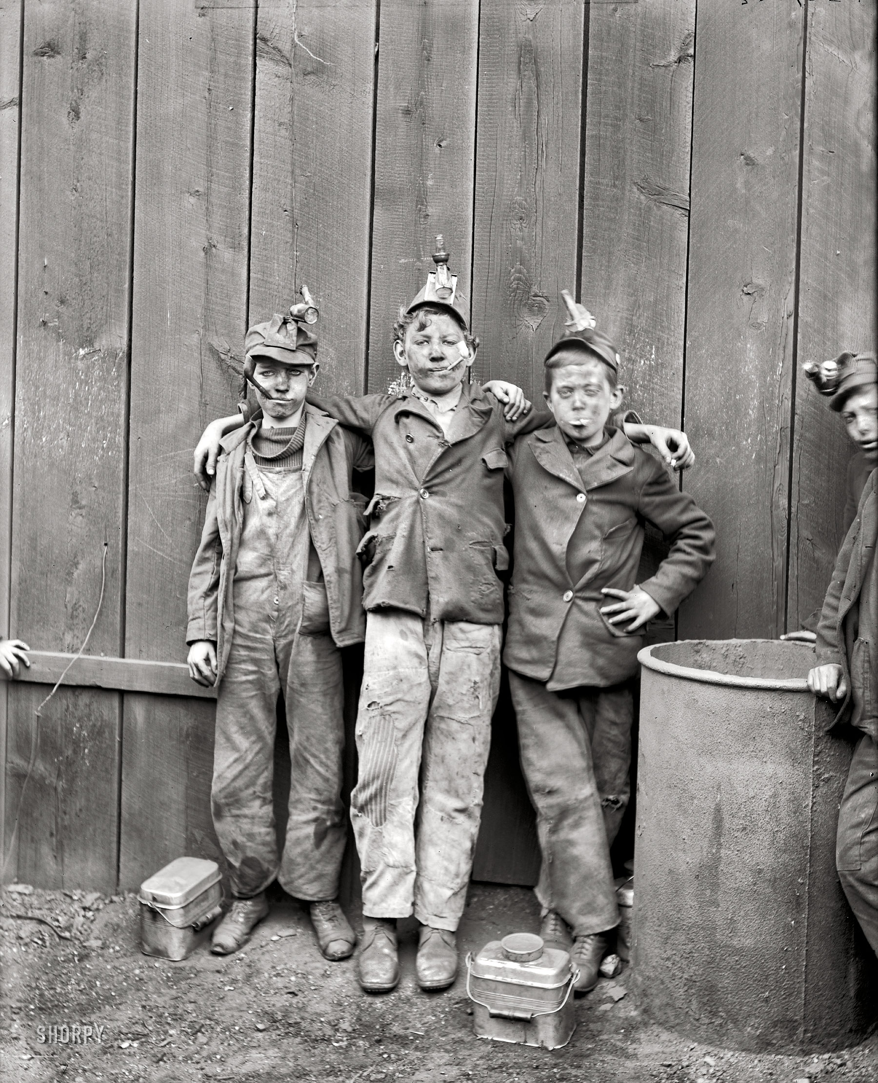 Kingston, Pennsylvania, circa 1900. "Breaker boys, Woodward coal mines." 8x10 inch dry plate glass negative, Detroit Publishing Company. View full size.