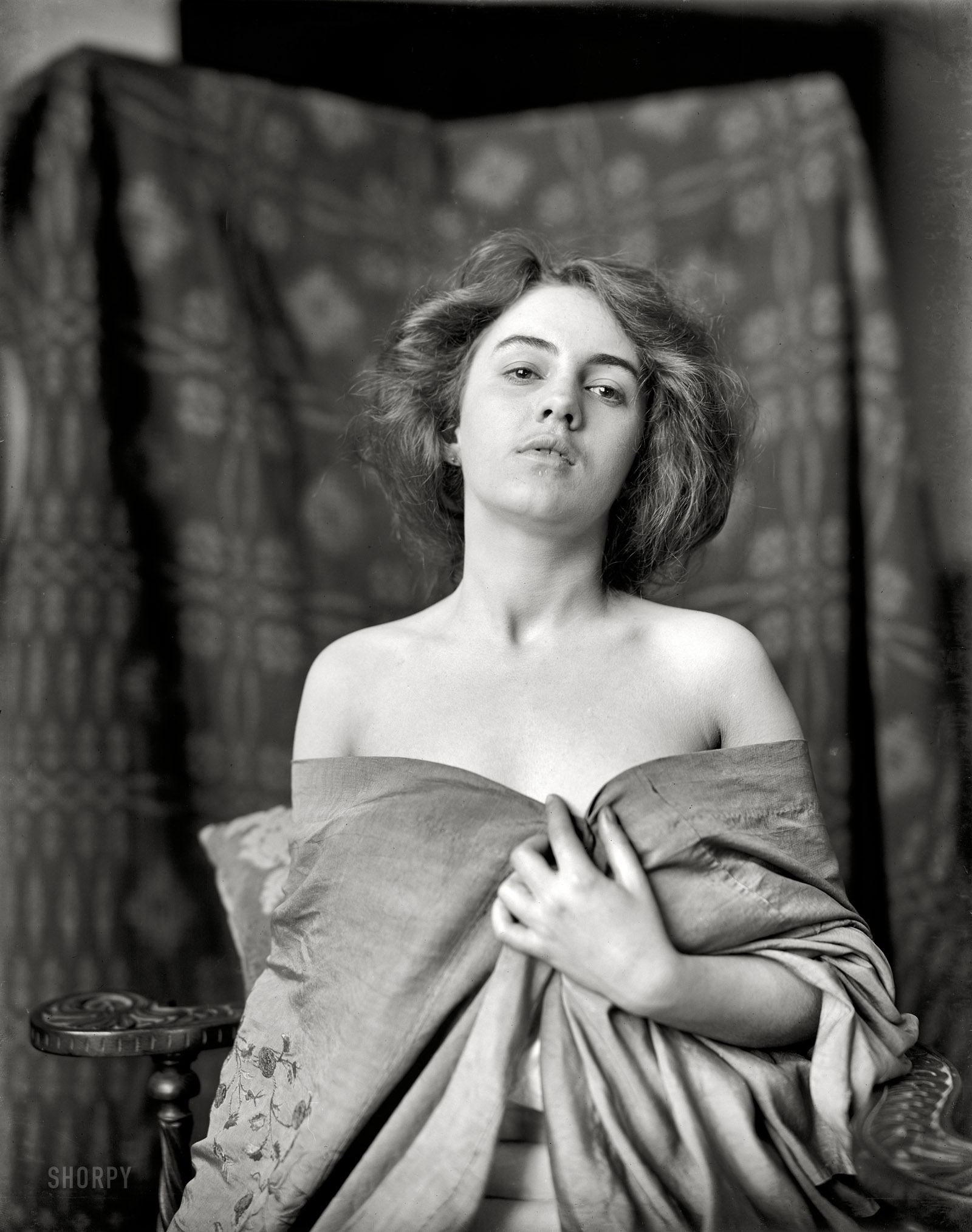 Circa 1900. "Model, hair loose." Previously seen here in the guises of Thisbe and Amorita. 8x10 inch glass negative, Detroit Publishing Co. View full size.
