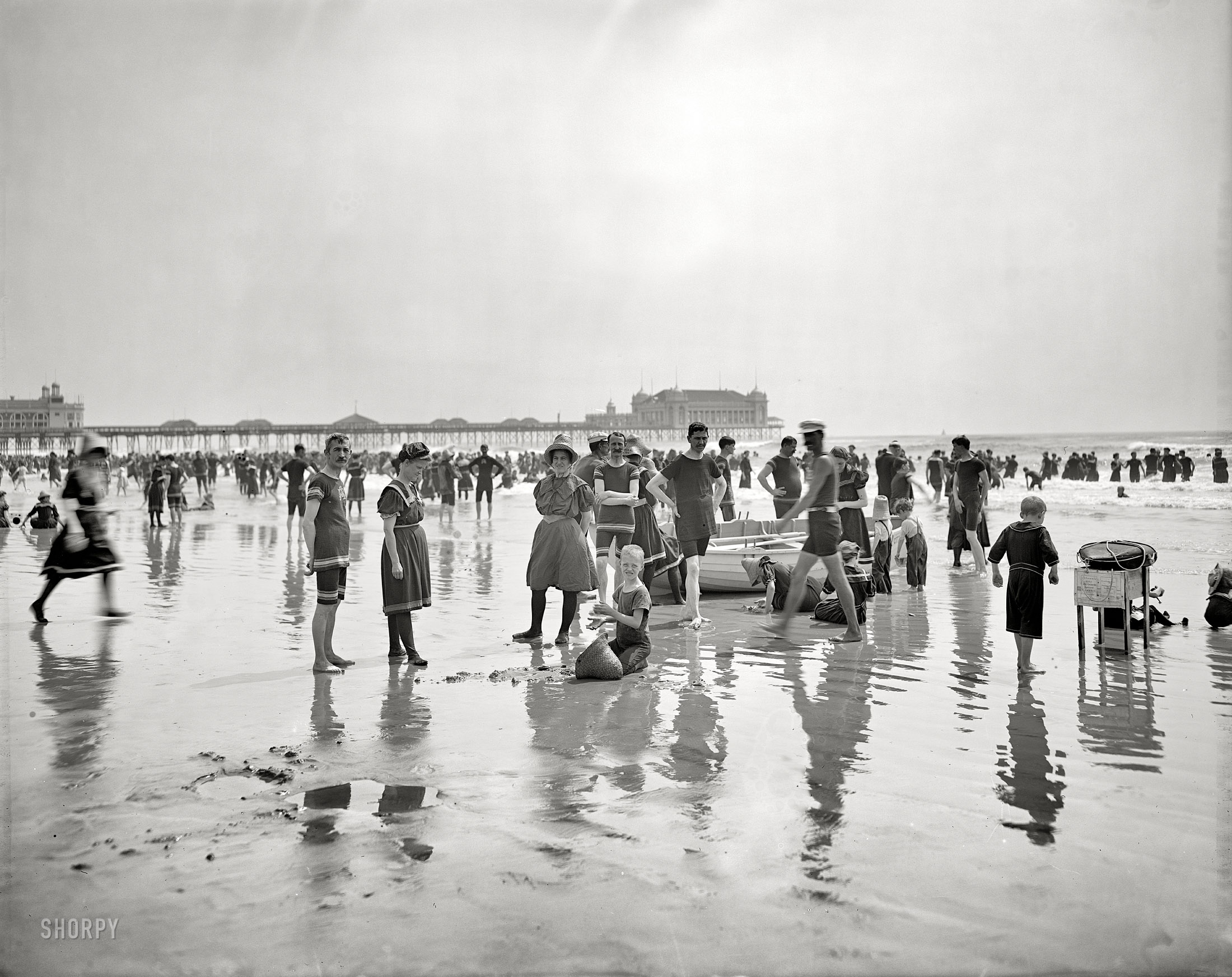 The Jersey Shore circa 1904. "On the beach, Atlantic City." Everyone please turn to face the time-portal! Detroit Publishing glass negative. View full size.