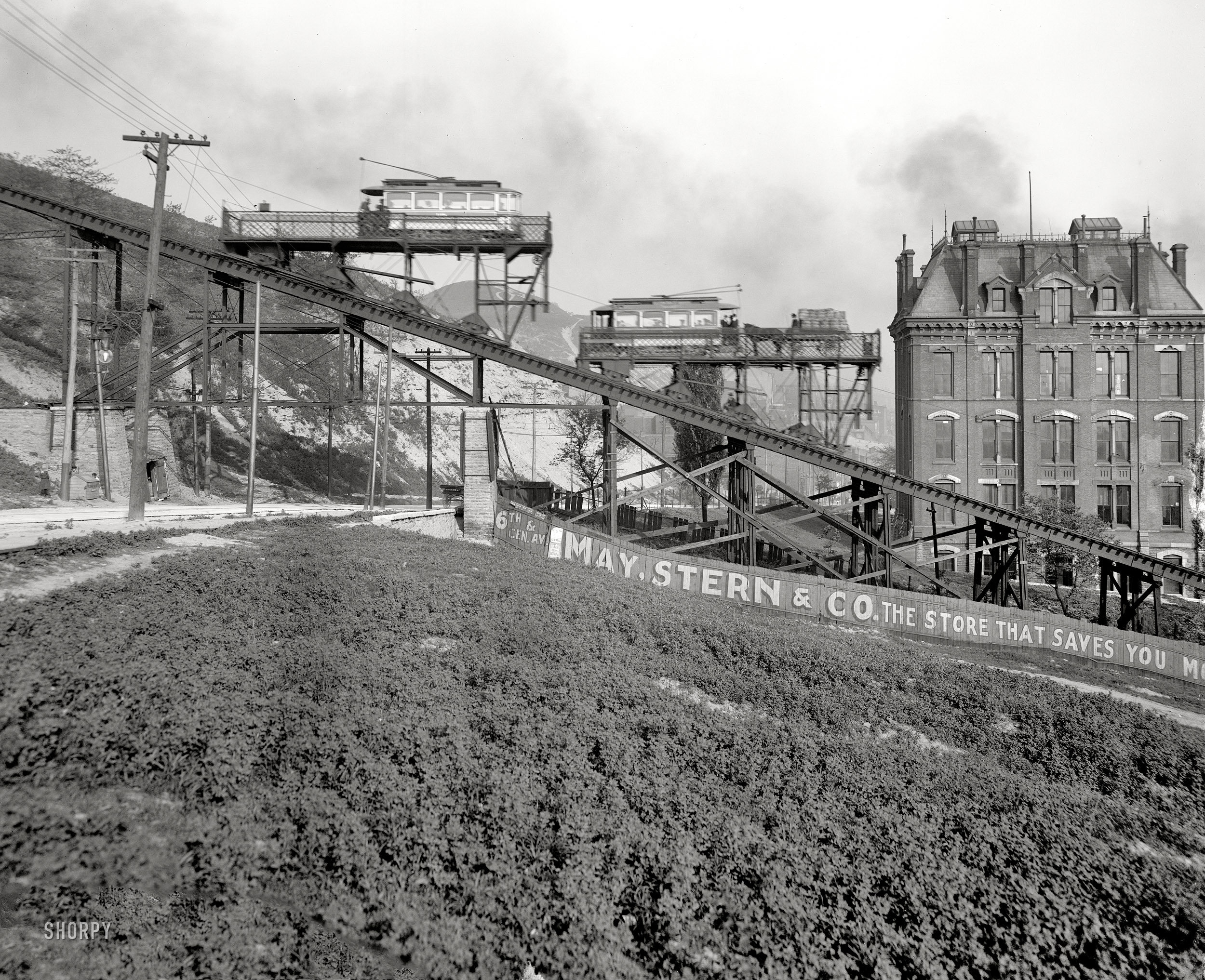 Cincinnati, Ohio, circa 1905. "Up the hill by trolley." On one of the city's famous incline railways. Detroit Publishing Company glass negative. View full size.