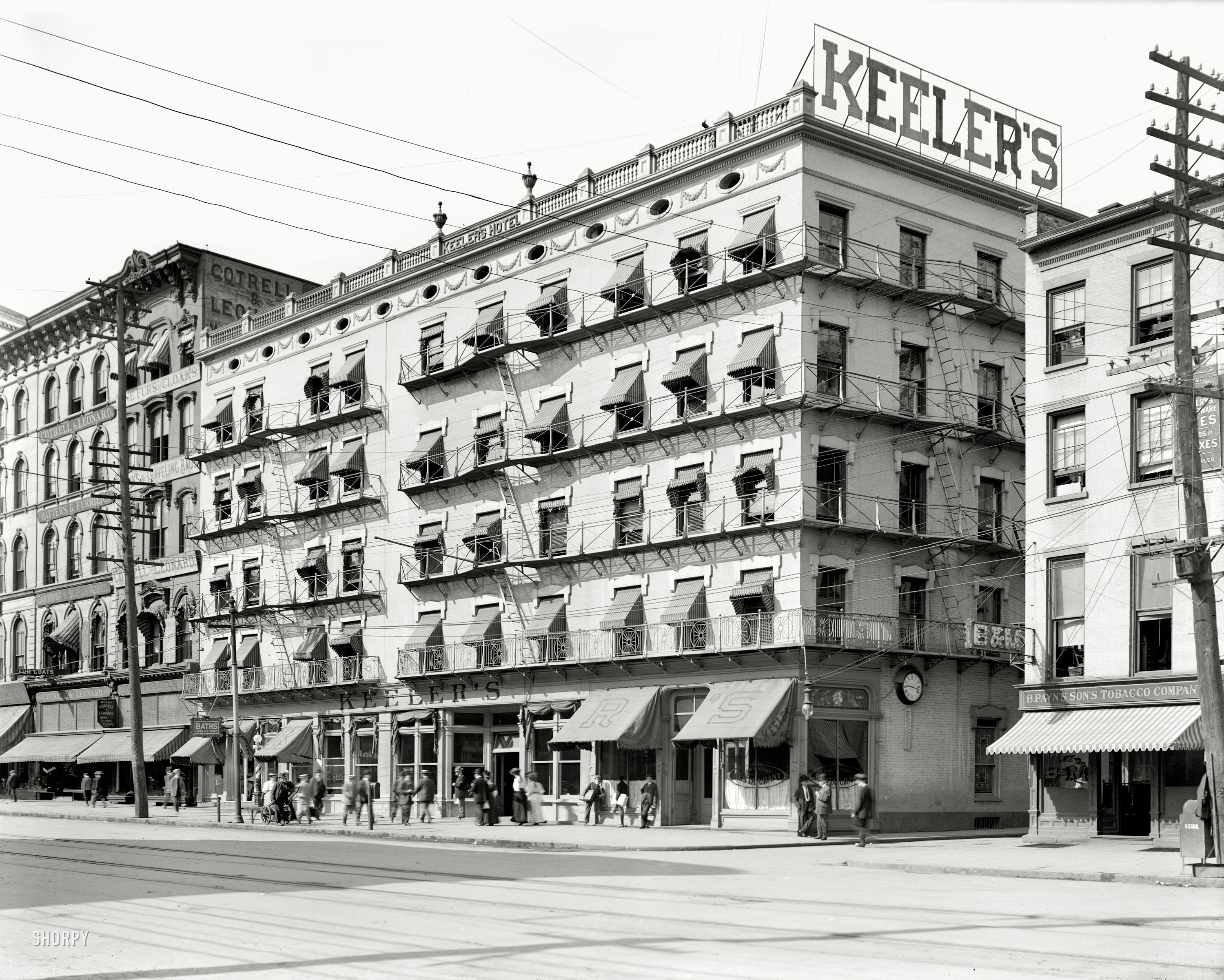 Albany, New York, circa 1908. "Keeler's Hotel." Next door, one category of retailing that's taken a hit over the years: "Carriage & Sleigh Robes." 6½x8½ inch dry plate glass negative, Detroit Publishing Company. View full size.