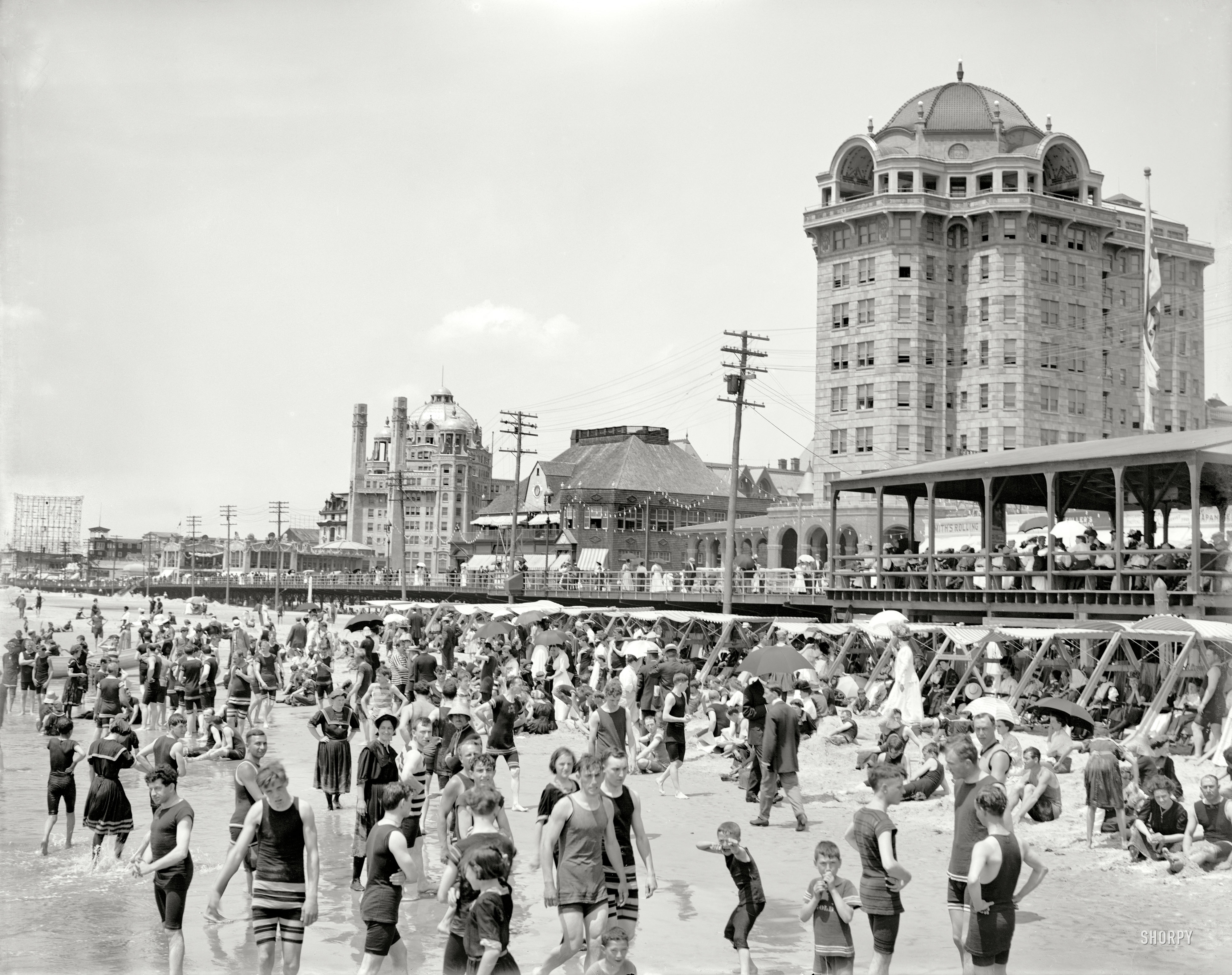 New Jersey circa 1906. "Bathers, Atlantic City." At right is the Hotel Traymore. 8x10 inch dry plate glass negative, Detroit Publishing Company. View full size.