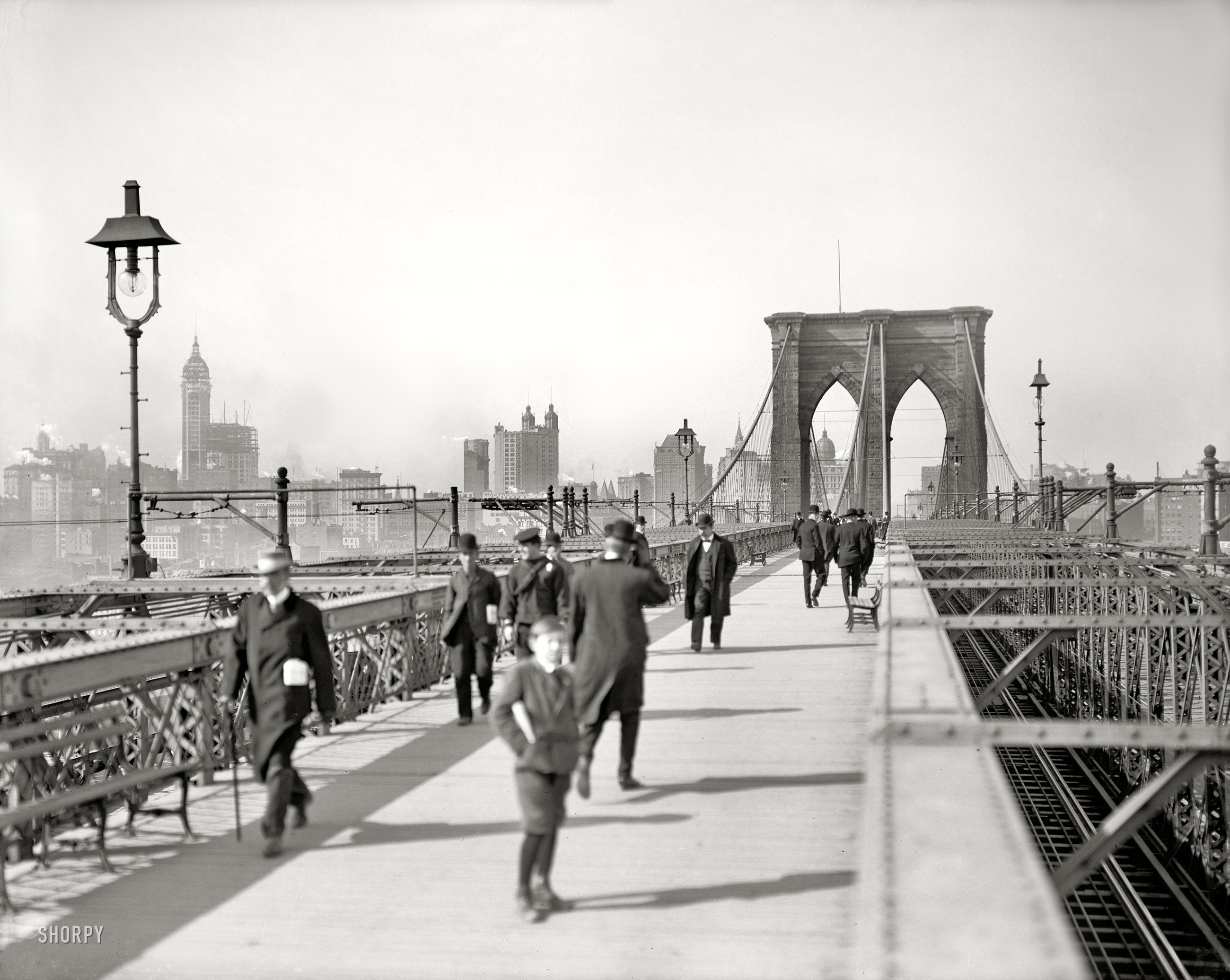 New York circa 1907. "Brooklyn Bridge." Manhattan's 20th-century skyline takes shape. At left, the Singer Building under construction. View full size.