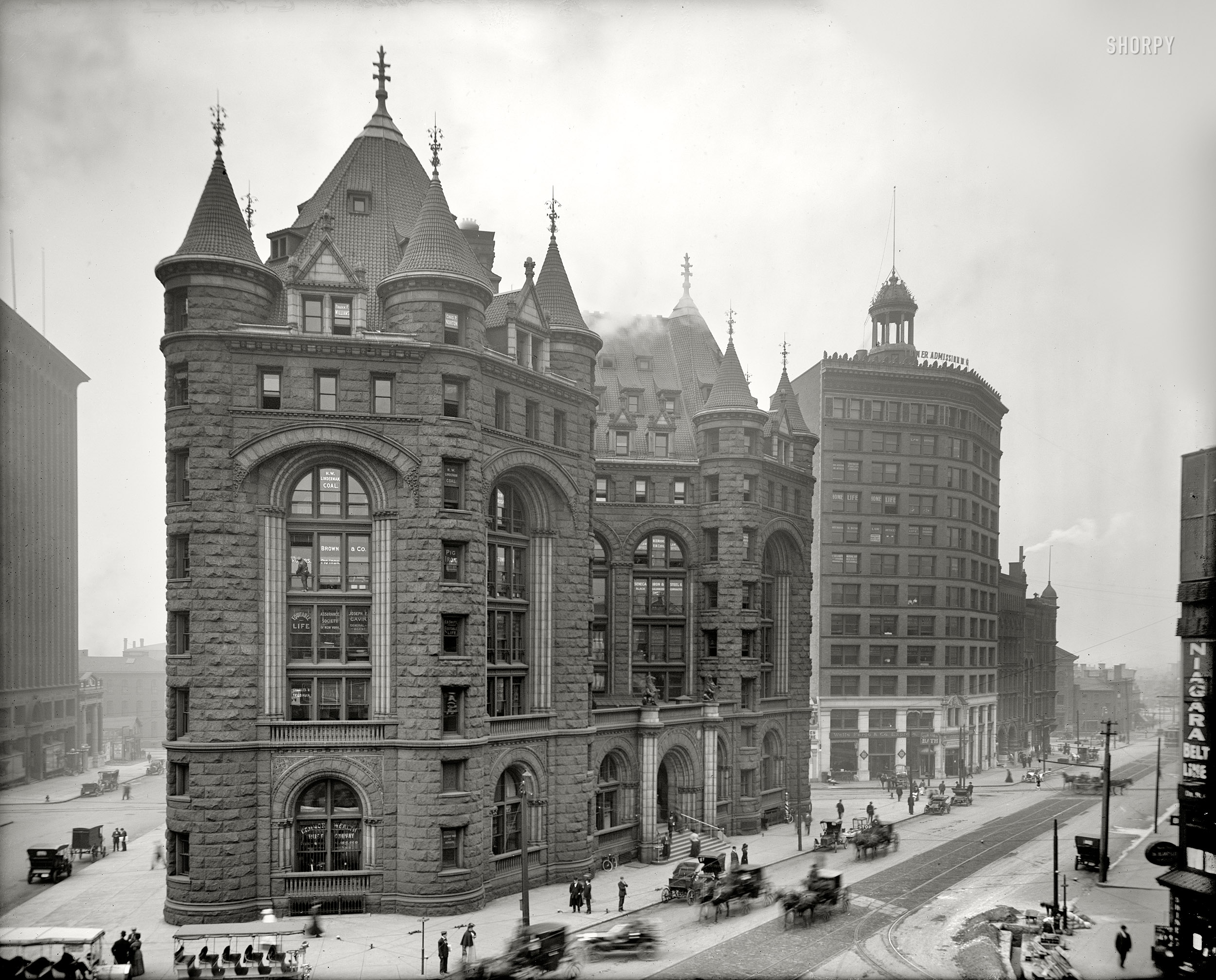 Buffalo, New York, circa 1908. "Erie County Savings Bank, Niagara Street." 8x10 inch dry plate glass negative, Detroit Publishing Company. View full size.