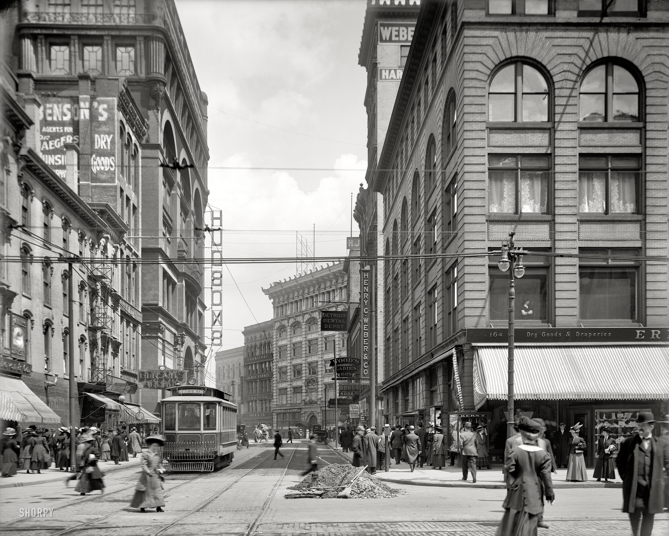 Detroit, Michigan, circa 1908. "Gratiot Avenue from Woodward." 8x10 inch dry plate glass negative, Detroit Publishing Company. View full size.
