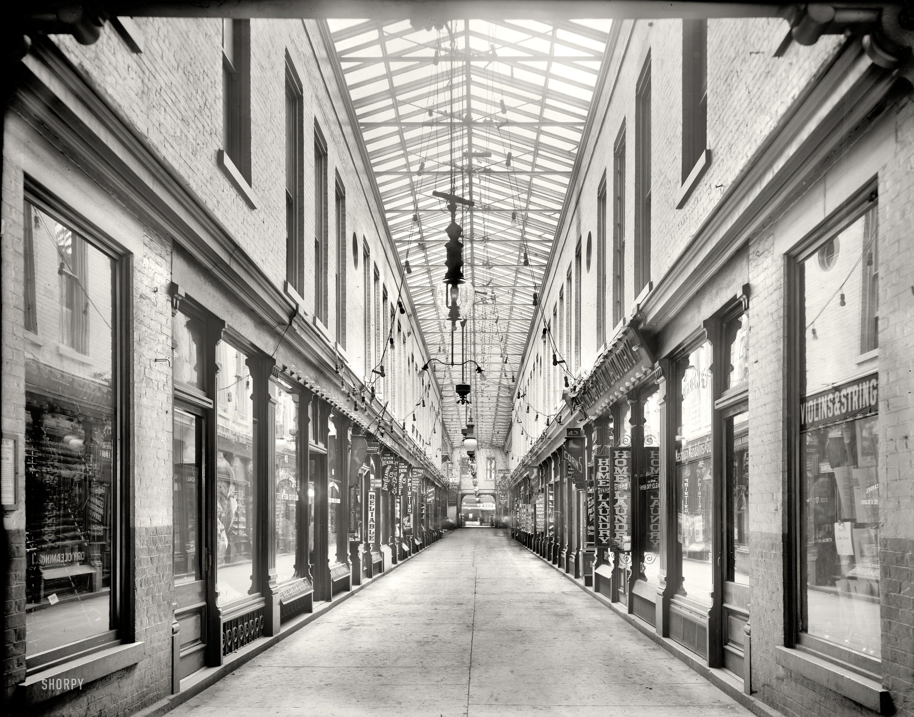 Cincinnati, Ohio, circa 1905-1910. "The Arcade." Which way to Banana Republic? 8x10 inch dry plate glass negative, Detroit Publishing Company. View full size.