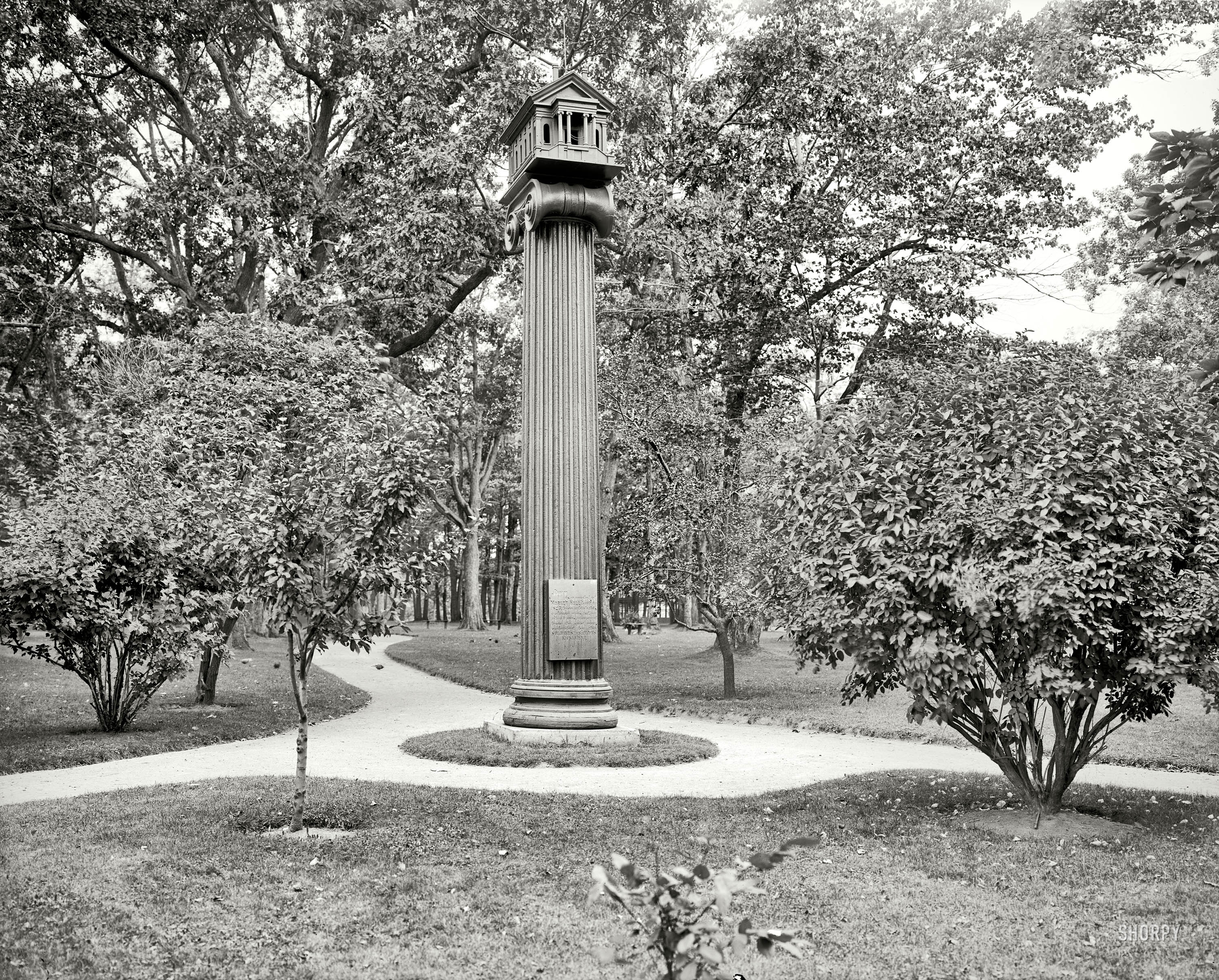 Portland Harbor, Maine, circa 1910. "Memorial column, Deering Park." This memorial to Market Hall in Portland, using one of the razed building's columns, probably provoked its shares of snickers, not to mention nests. 8x10 inch dry plate glass negative, Detroit Publishing Company. View full size.