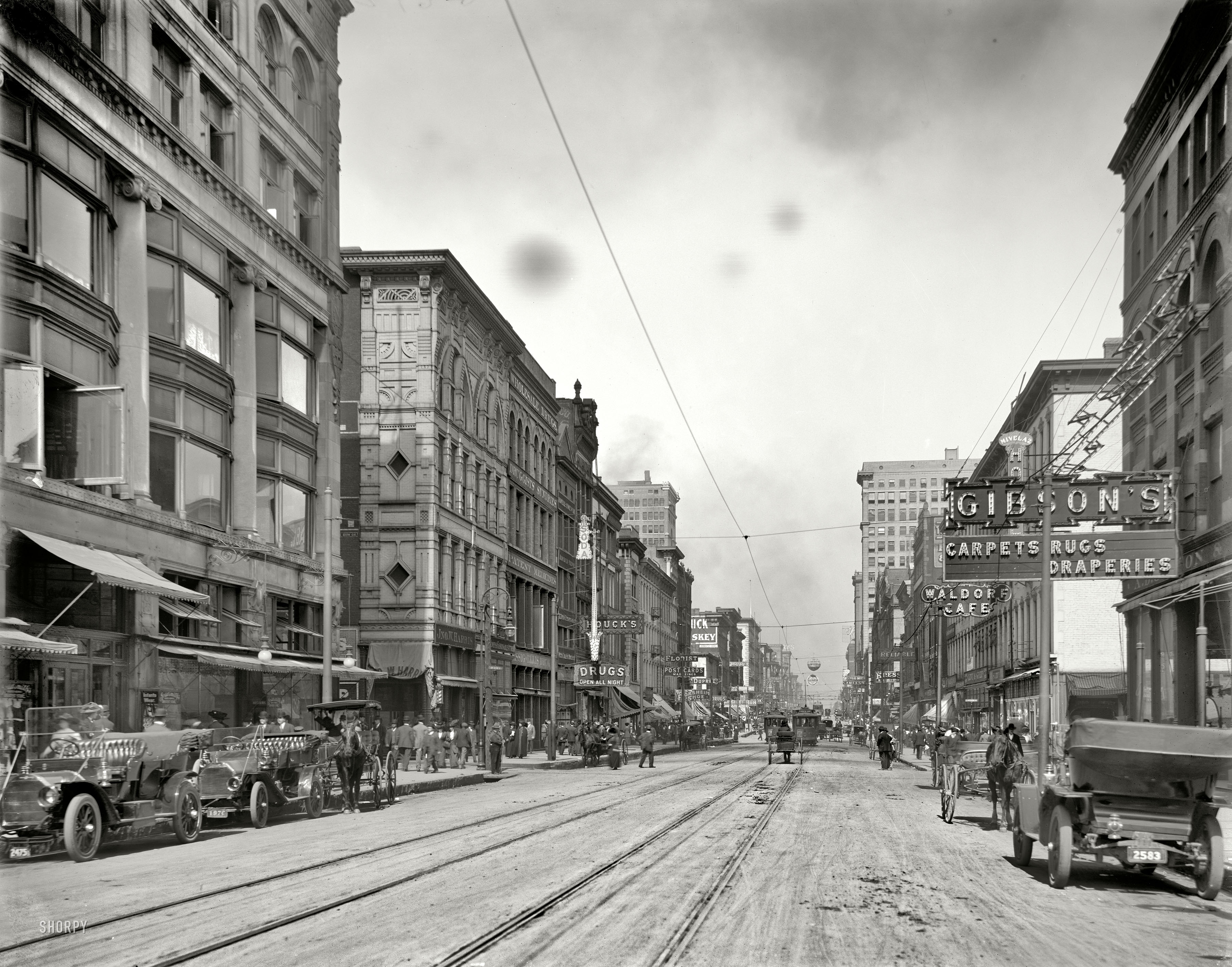 Memphis again circa 1910. "Main Street, north from Gayoso Avenue." Similar to our previous view along Main, with the camera now a couple hundred feet farther north in a sort incremental, century-old version of Google Street View. 8x10 inch dry plate glass negative, Detroit Publishing Company. View full size.