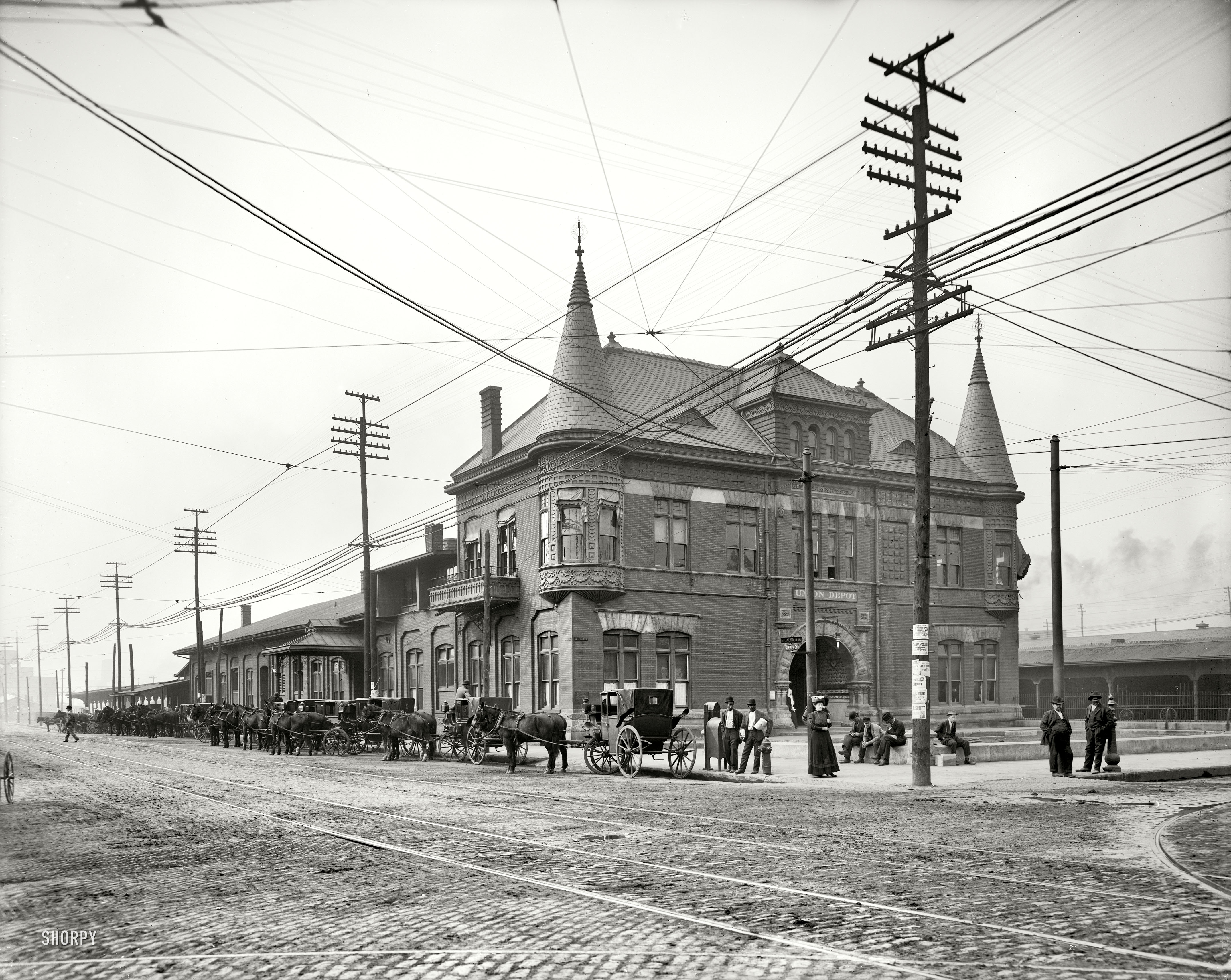 Memphis, Tennessee, circa 1907. "Union Depot, Calhoun Street."  8x10 inch dry plate glass negative, Detroit Publishing Company. View full size.
