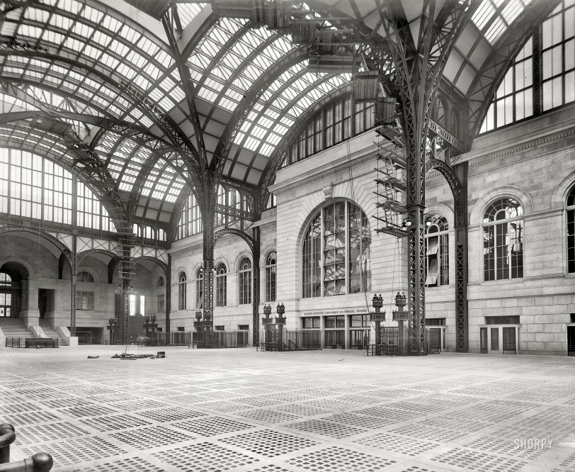 New York circa 1910. "Pennsylvania Station. Concourse showing gates, indicators." 8x10 inch glass negative, Detroit Publishing Co. View full size.
