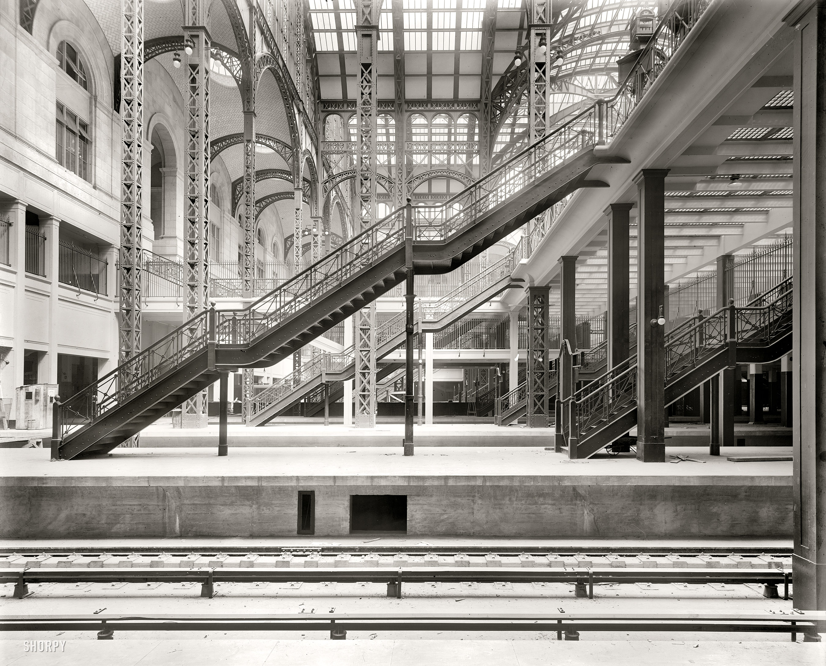 New York ca. 1910. "Pennsylvania Station. Track level, main and exit concourses, stair entrance." 8x10 inch glass negative, Detroit Publishing Co. View full size.