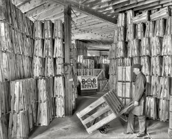 Chelsea, Michigan, circa 1901. "Glazier Stove Company, shipping room." Our sixth look behind the scenes at Glazier Stove, whose brand was B&B ("Brightest and Best"). 8x10 inch glass negative, Detroit Publishing Company. View full size.