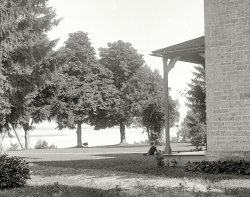 Continuing our visit to Grosse Ile, Michigan, circa 1900. "Rio Vista." 8x10 inch dry plate glass negative, Detroit Publishing Company. View full size.