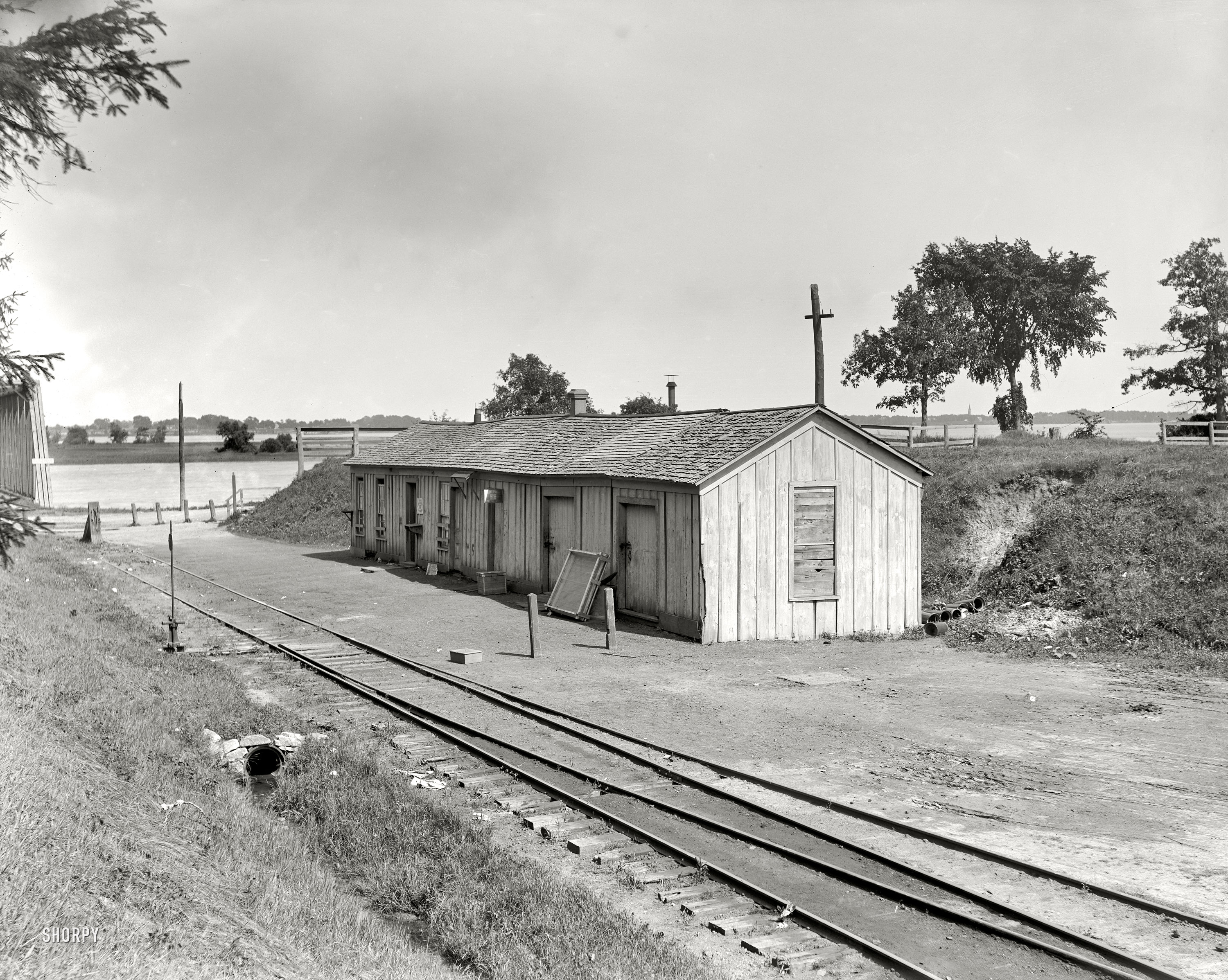 Circa 1900. "Railway depot at Grosse Ile, Michigan." Sunnyside Station, as one commenter has informed us. This concludes our visit to Grosse Ile on the Detroit River. 8x10 inch dry plate glass negative, Detroit Publishing Co. View full size.