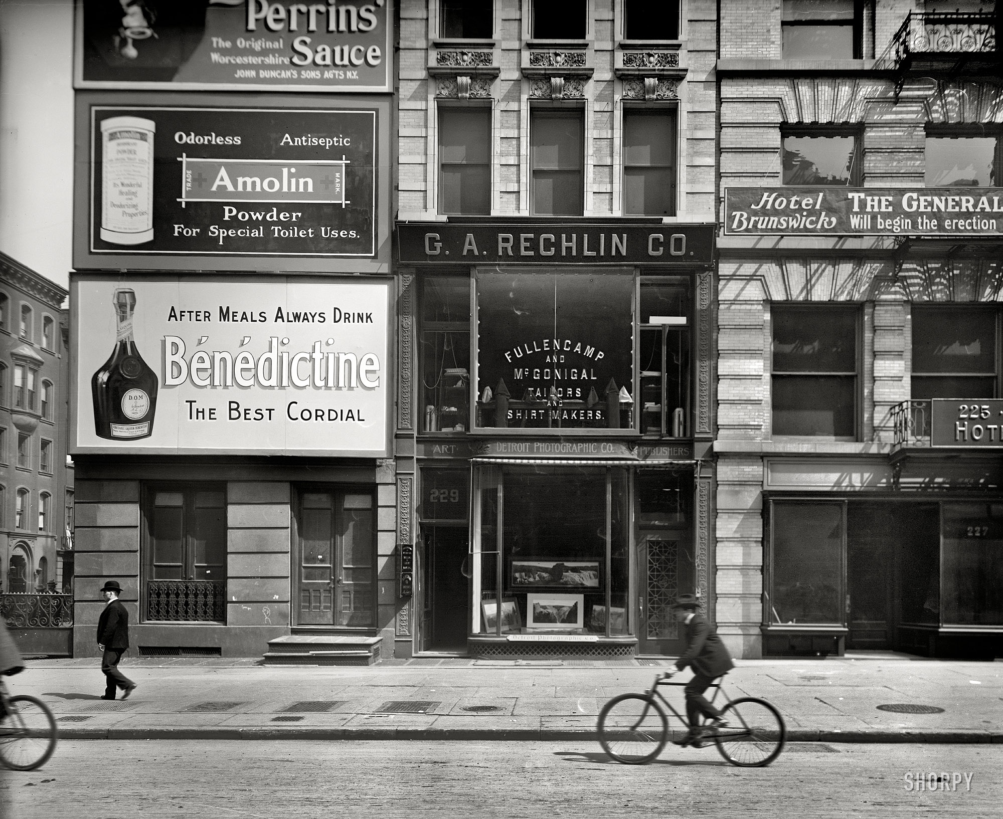 New York circa 1903. "Detroit Photographic Co., 229 Fifth Avenue." Another of Detroit Photo's Manhattan stores. 8x10 inch glass negative. View full size.
