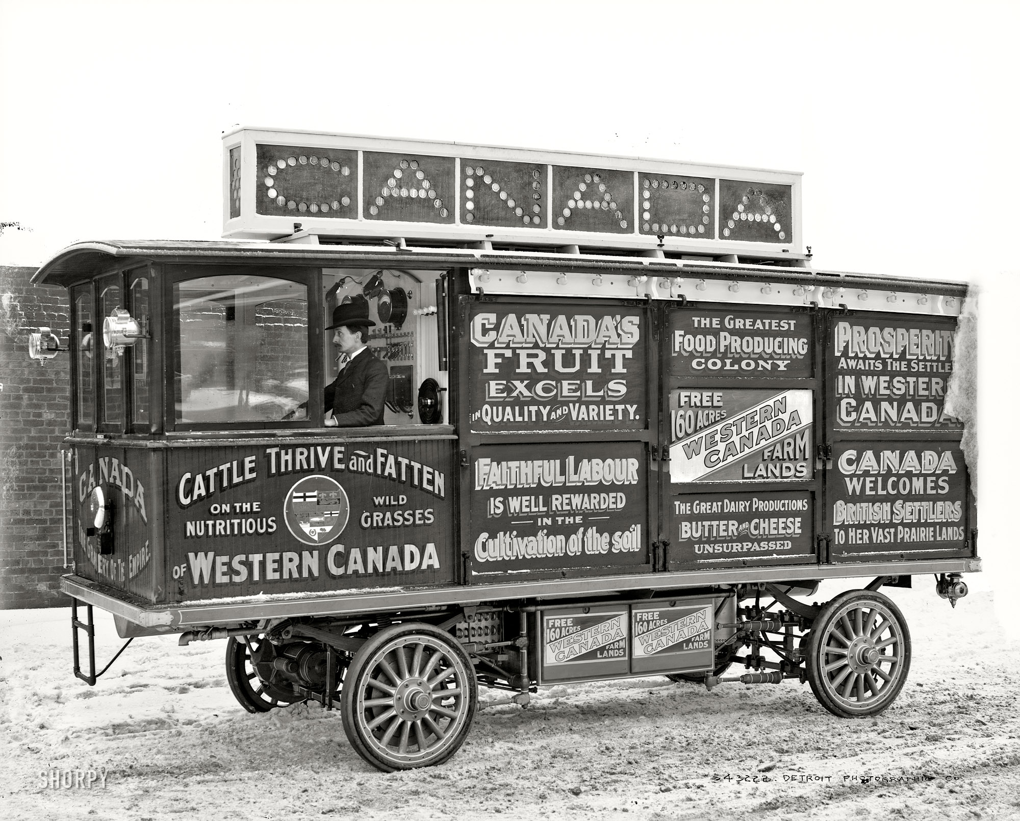 Circa 1905. "Motor car, Canadian Government Colonization Co." I wonder if there was a calliope aboard, or bagpipes. Detroit Publishing Company. View full size.