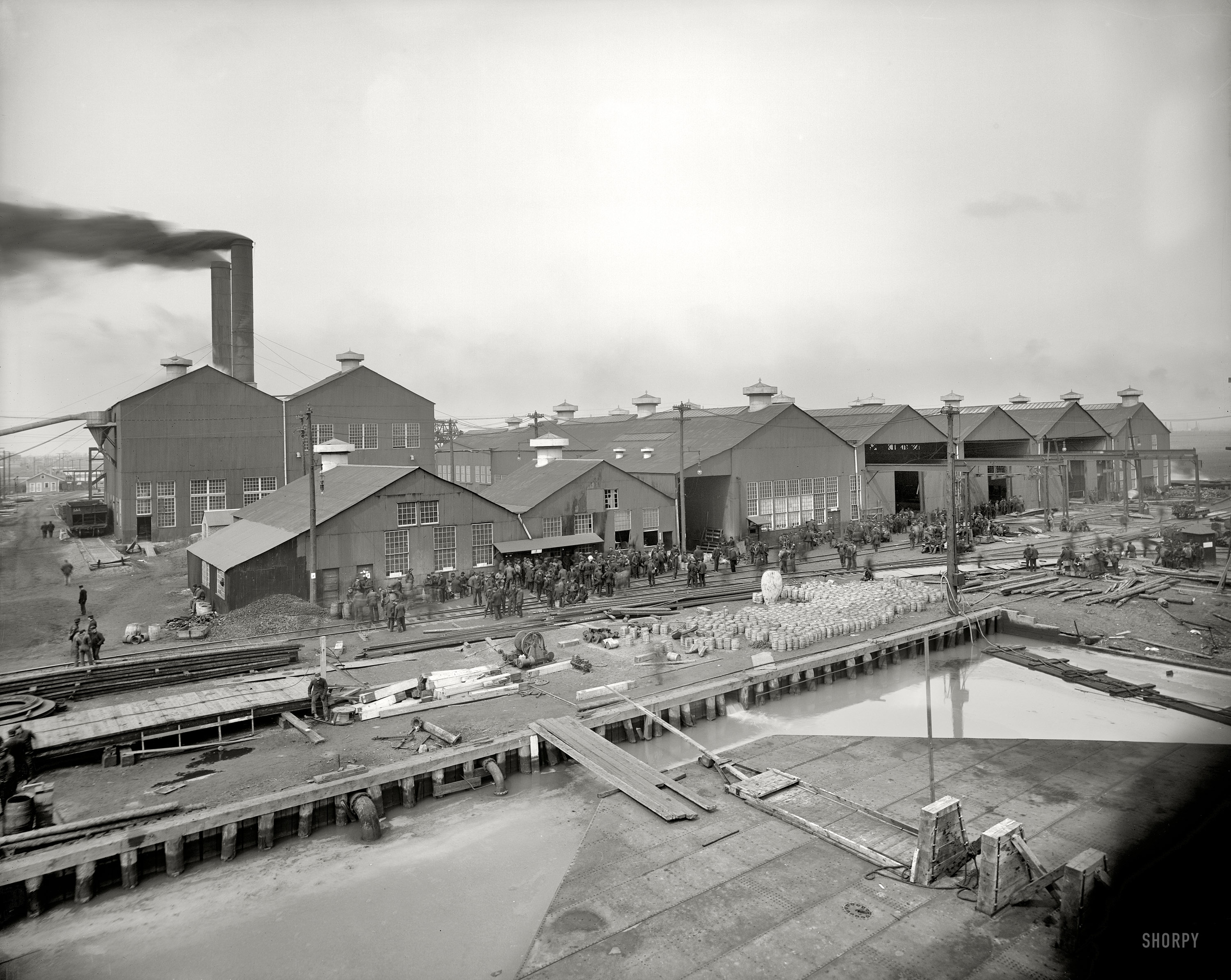 Ecorse, Michigan, circa 1906. "Great Lakes Engineering Works. Some of the shops." Our second look at this gritty shipyard near Detroit. 8x10 inch dry plate glass negative, Detroit Publishing Company. View full size.