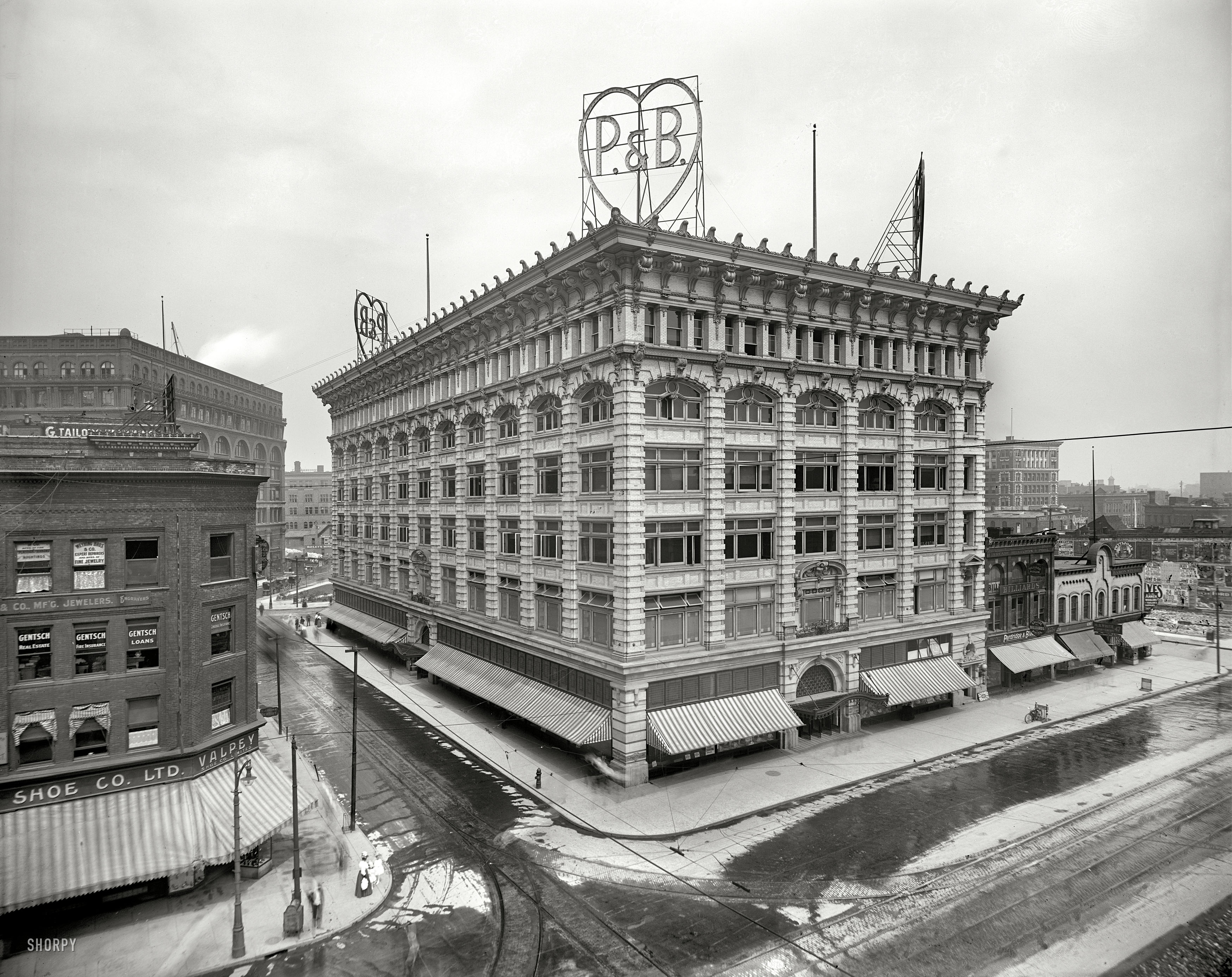 Detroit, Michigan, circa 1915. "Pardridge & Blackwell department store." Many interesting details lurking in the corners here; note the phantom streetcar on the left and  billboard advertising "Death-Daring Drivers" in a 24-hour auto race on the right. 8x10 inch glass negative, Detroit Publishing Company. View full size.