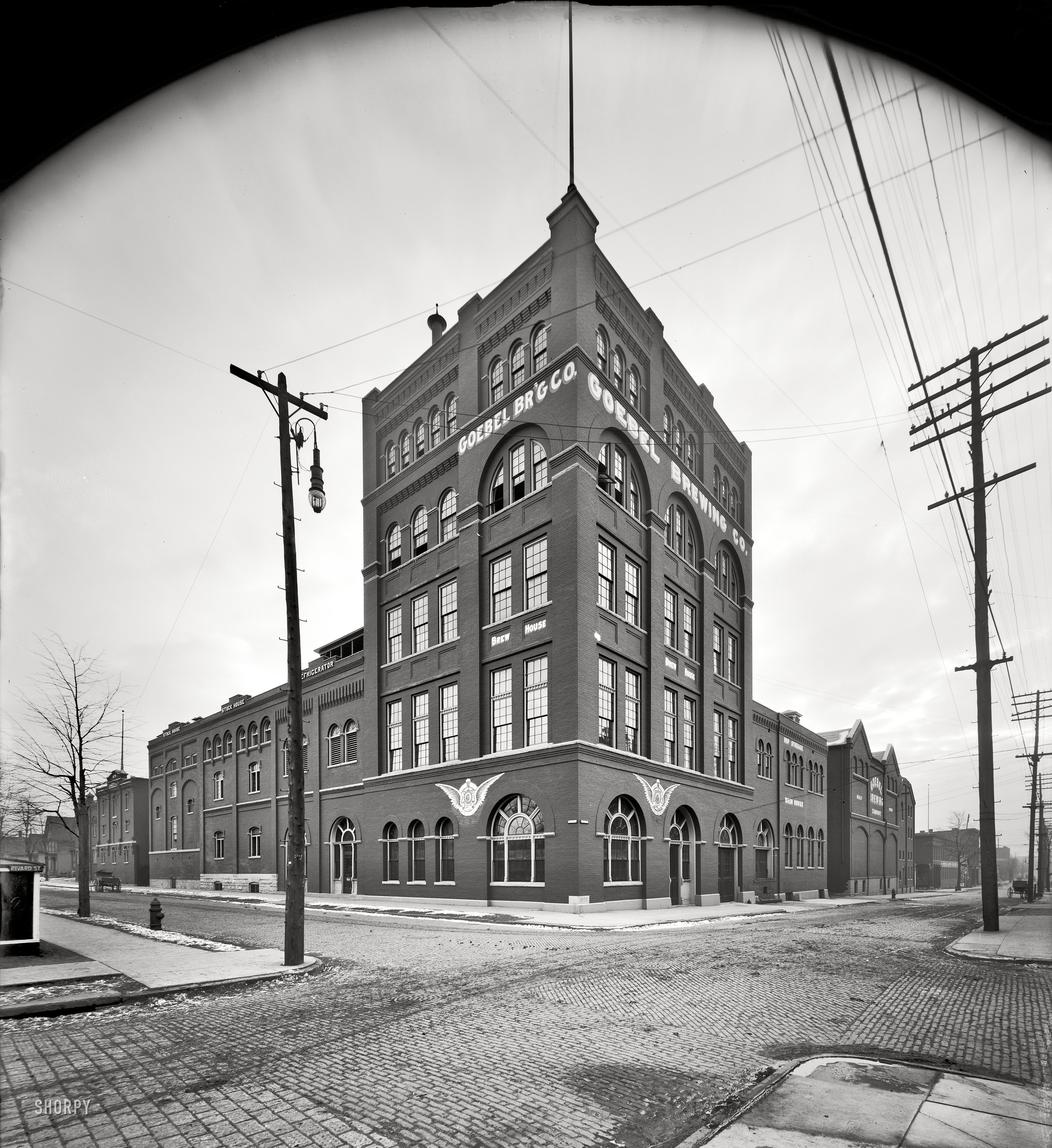 Detroit circa 1905. "Goebel Brewing Co. brew house." Another look at the brewery seen here two weeks ago. Detroit Publishing glass negative. View full size.