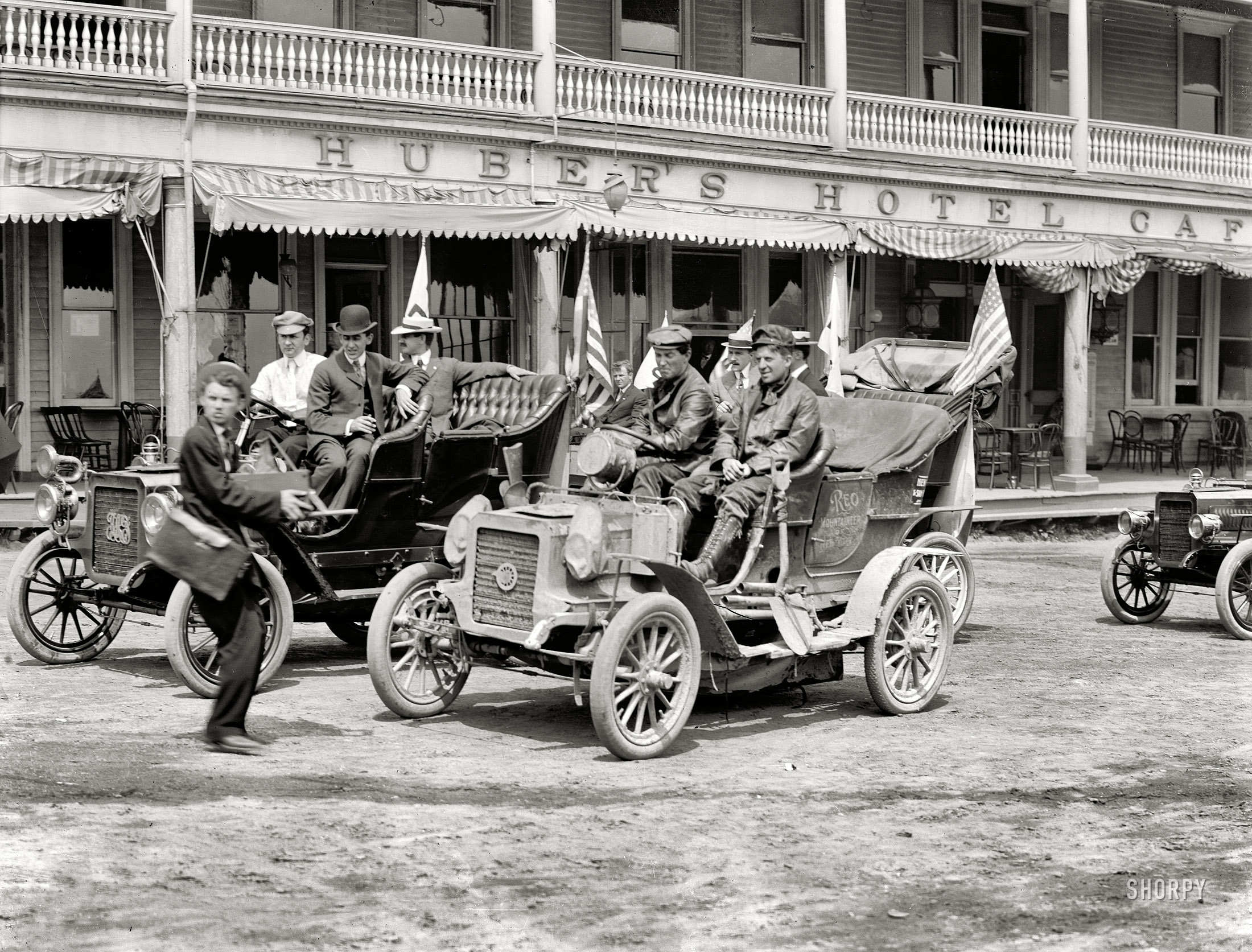 New York, June 1906. "REO Mountaineer, New York to San Francisco and back." Percy Megargel and David Fassett pass Huber's Hotel on 162nd Street in the Bronx at the end of their 10-month, 11,000-mile trip in a 16-horsepower touring car. Note the unpaved street at the present-day location of Yankee Stadium. 8x10 inch dry plate glass negative, Detroit Publishing Company. View full size.