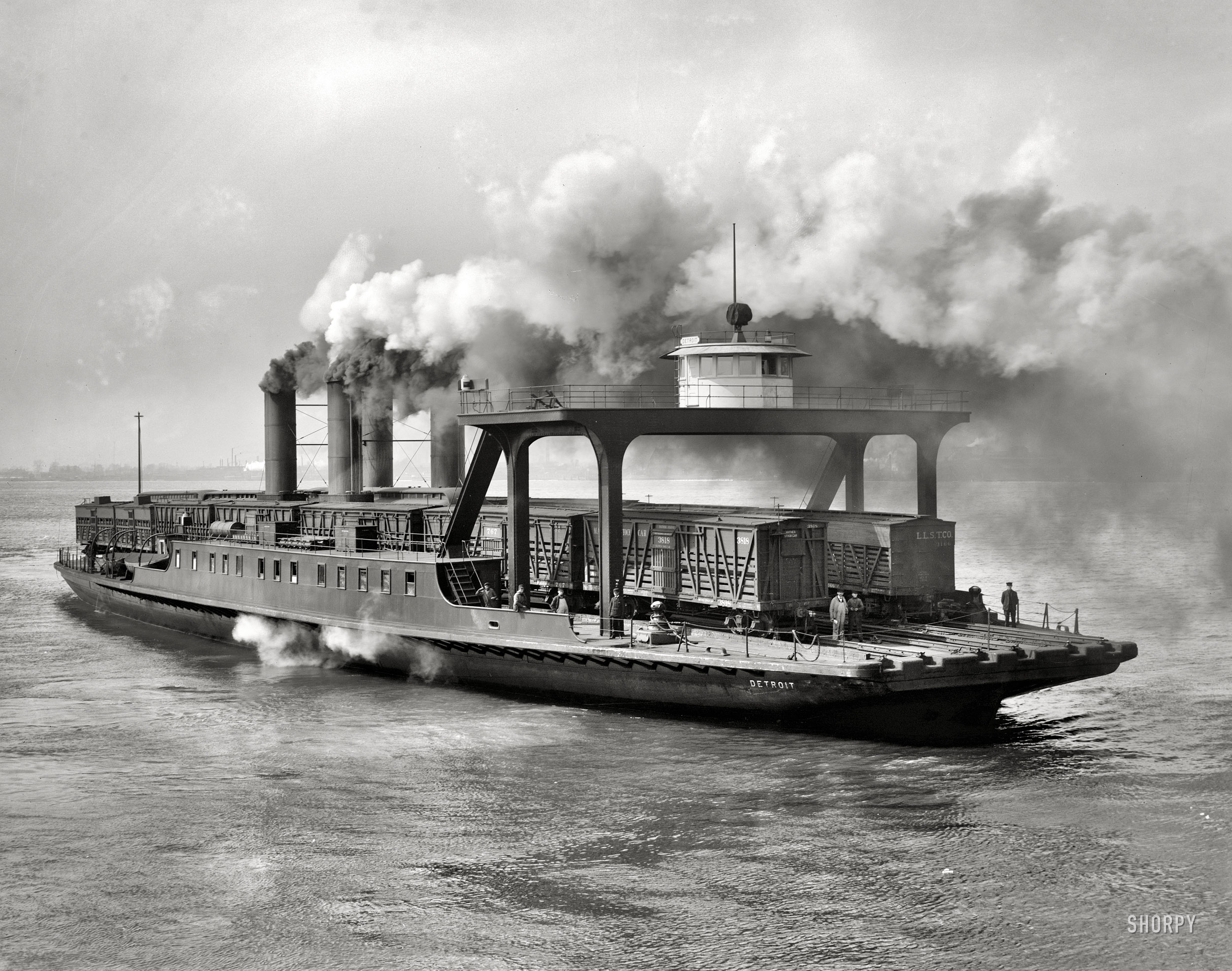 The Detroit River circa 1905. "Transfer steamer Detroit." Yet another view of this workhorse of the waterways. Detroit Publishing glass negative. View full size.