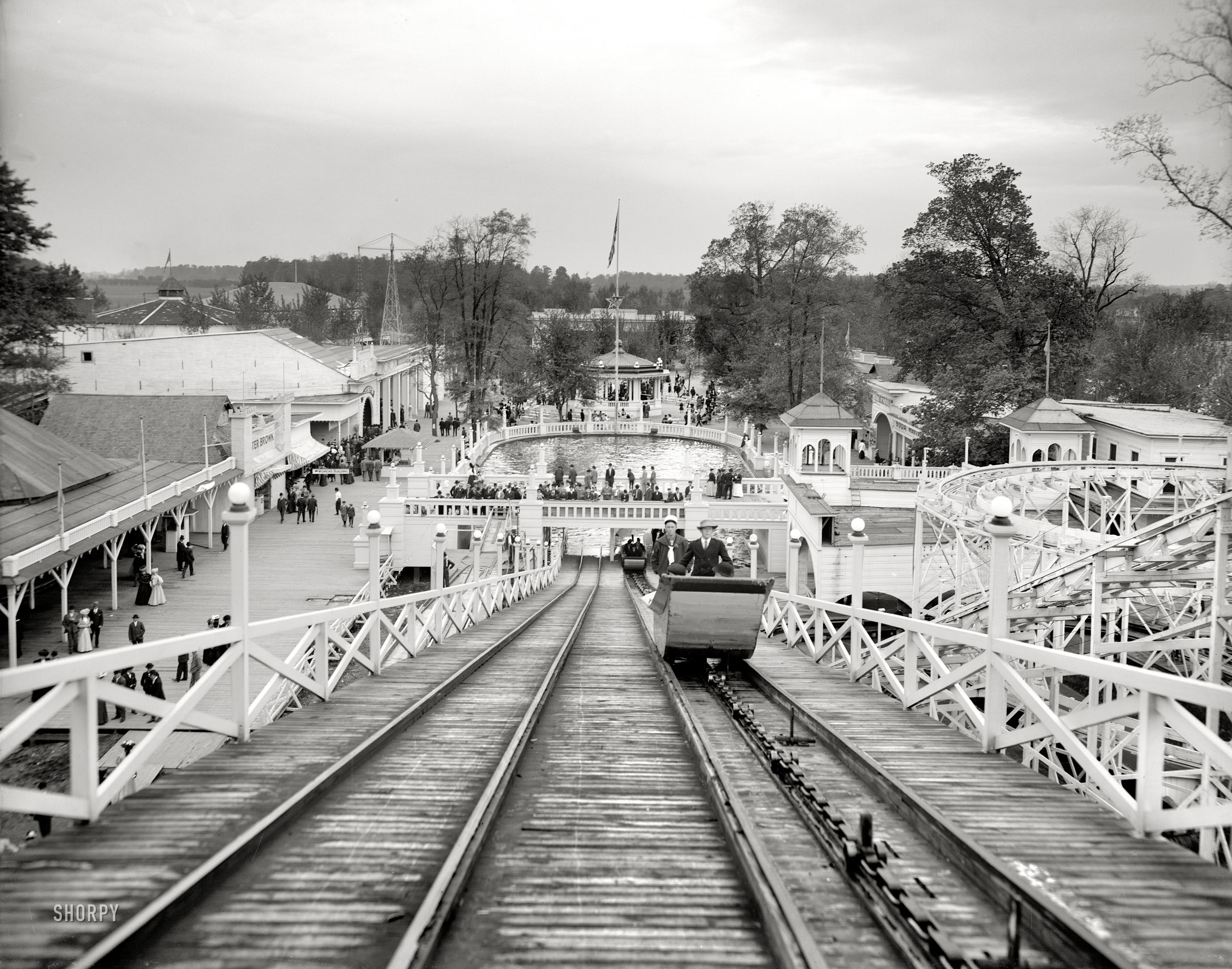 Louisville, Kentucky, circa 1910. "The White City." One of many "White City" amusement parks, which took their name from the plaster-slathered architectural style popularized by the 1893 Columbian Exposition. View full size.