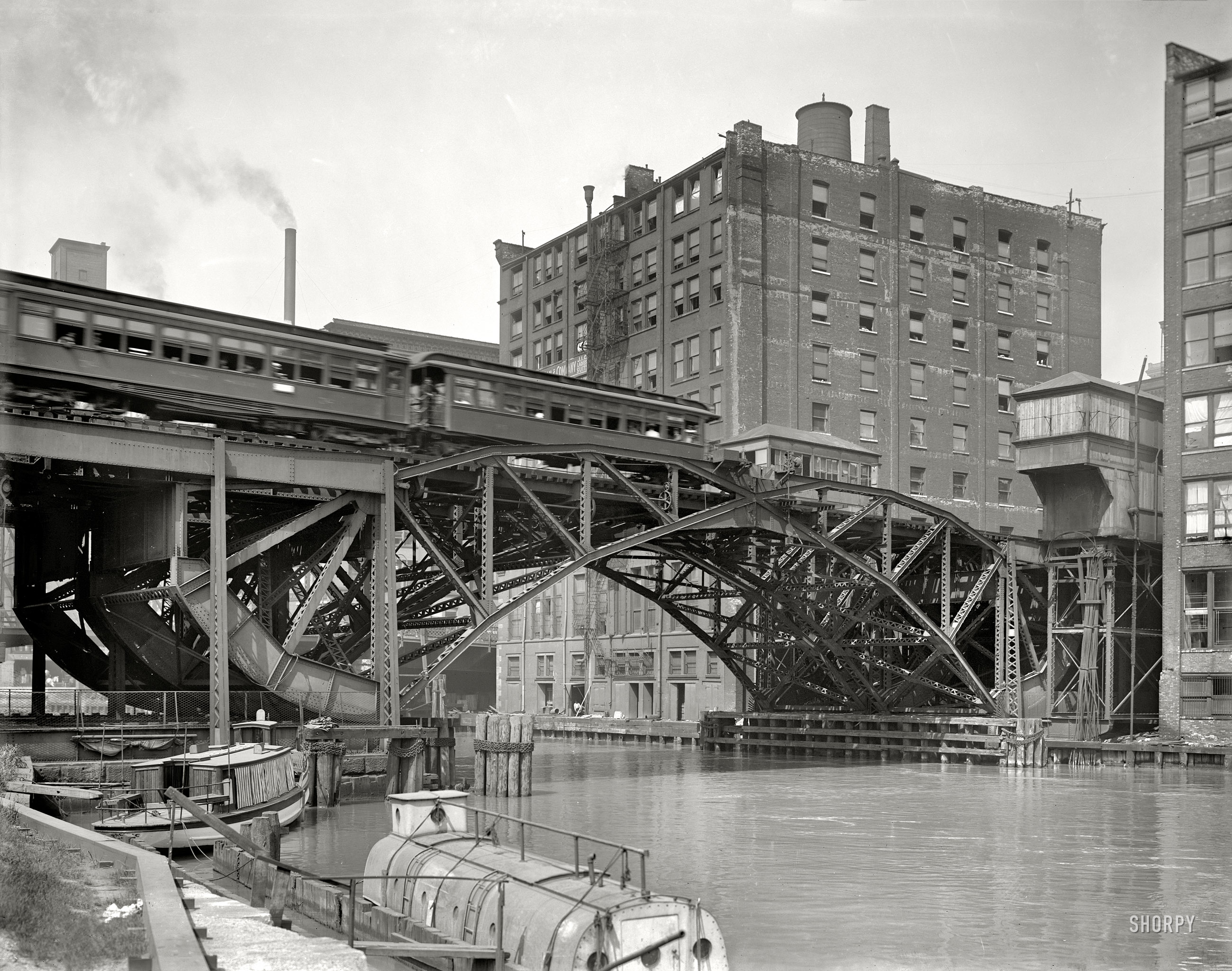 Chicago, Illinois, circa 1907. "Jackknife Bridge, Chicago River." Our second look at this riveting (and riveted) span. Glass negative by Hans Behm. View full size.