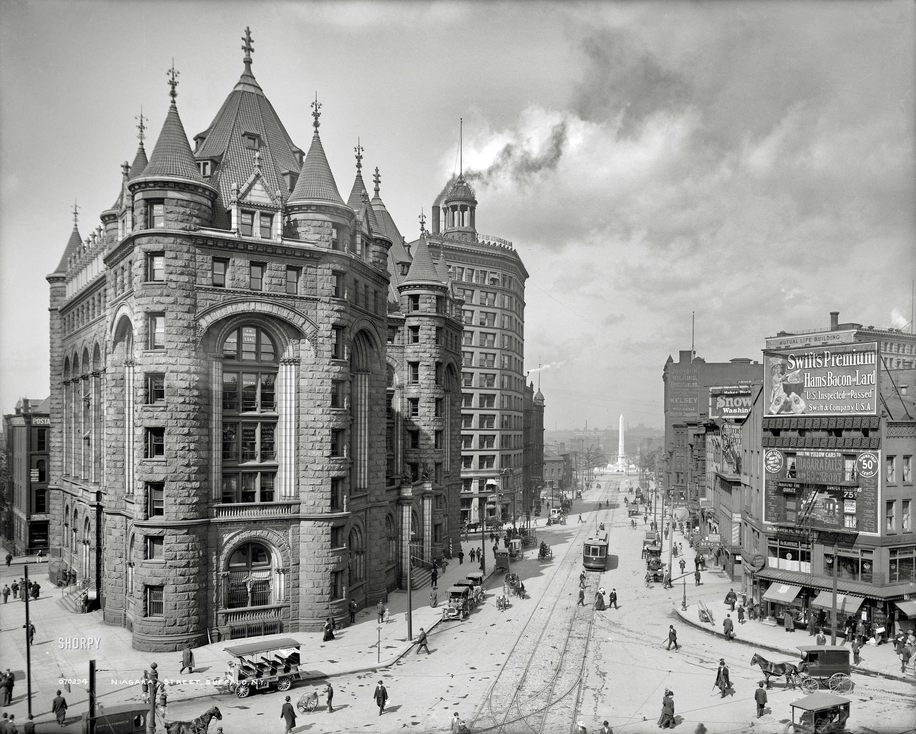 Bustling Buffalo, New York, circa 1908. "Erie County Savings Bank, Niagara Street." Another view of the imposing edifice previously seen here. 8x10 inch dry plate glass negative, Detroit Publishing Company. View full size.