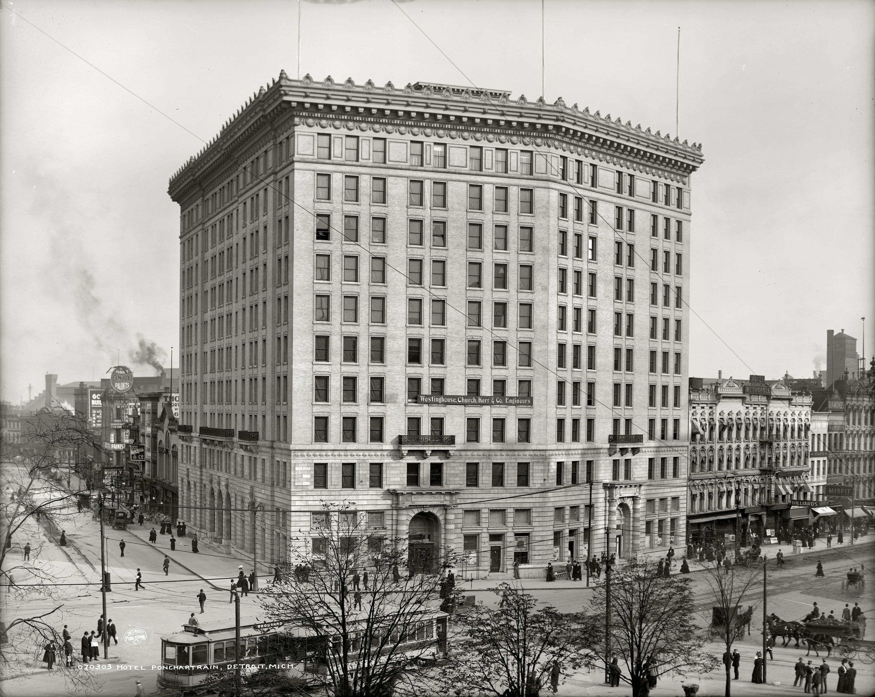 The Hotel Pontchartrain in Detroit circa 1907. By the mid-teens the hotel had been topped off with a huge mansard roof that added five floors of guest rooms. Detroit Publishing Company glass negative. View full size.