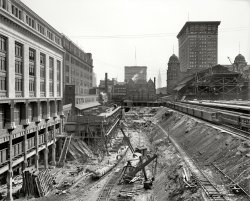 New York circa 1908. "Excavations for N.Y. Central station." Grand Central Terminal under construction as its predecessor, Grand Central Station, comes down next door; in the far distance, the Metropolitan Life tower rises. 8x10 inch dry plate glass negative, Detroit Publishing Company. View full size.