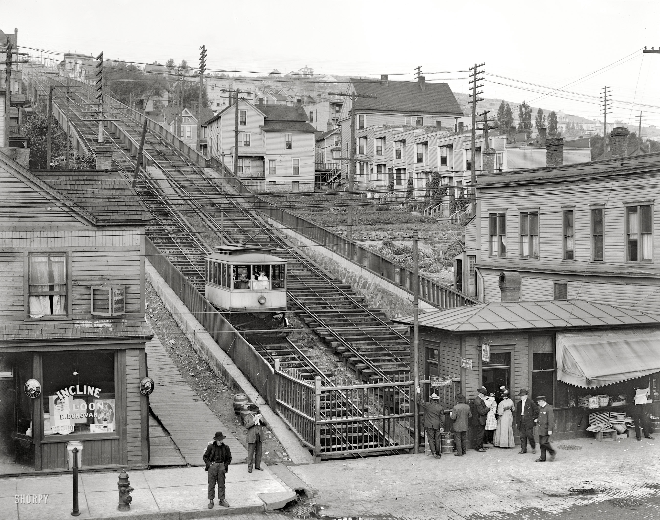 Duluth, Minnesota, circa 1907. "Up the incline railway from Superior Street." 8x10 inch dry plate glass negative, Detroit Publishing Company. View full size.