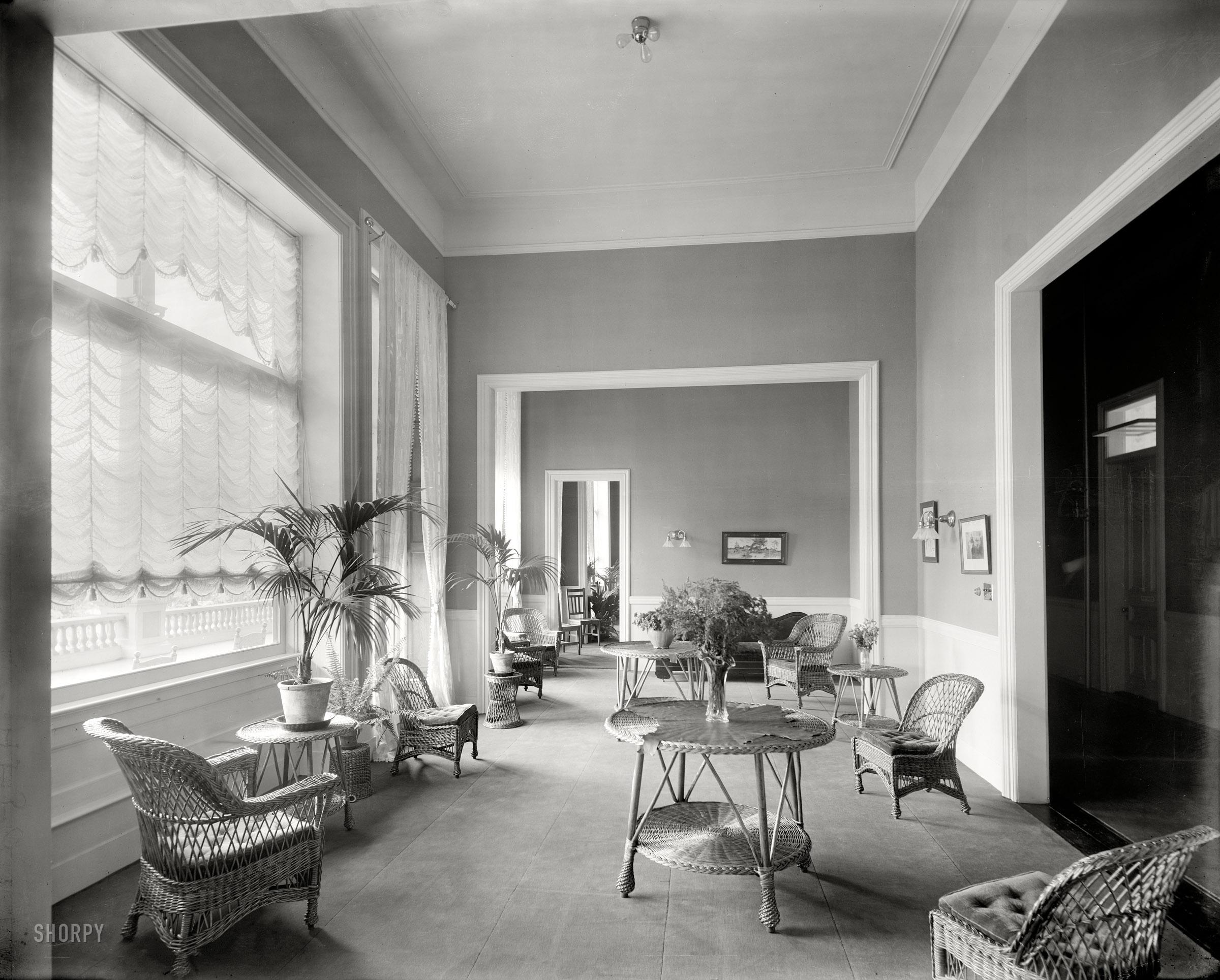 Lake George, New York, circa 1908. "Ladies' parlor, Fort William Henry Hotel." 8x10 inch dry plate glass negative, Detroit Publishing Company. View full size.