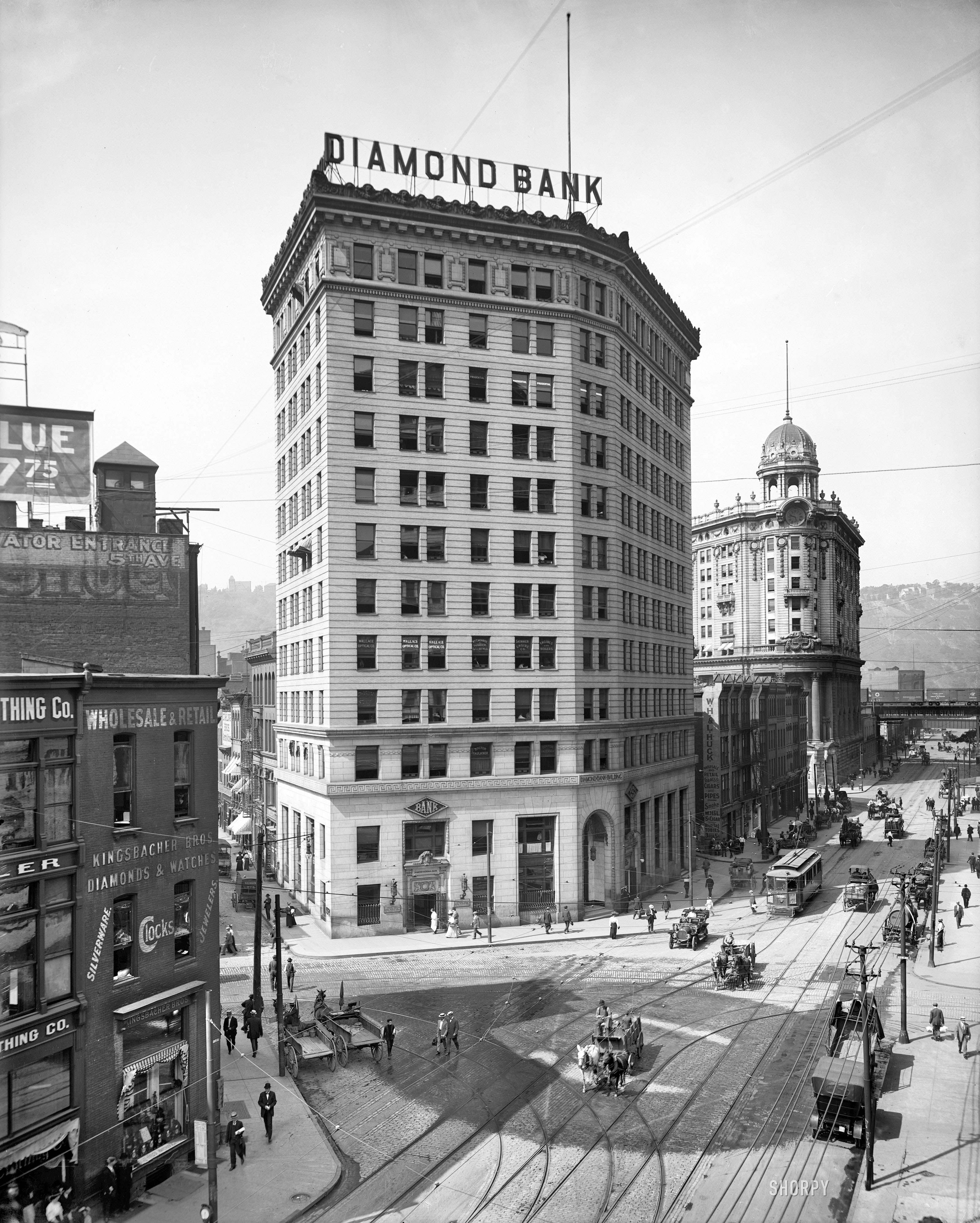 July 1909. Pittsburgh, Pennsylvania. "Diamond Bank and Wabash Terminal." 8x10 inch dry plate glass negative, Detroit Publishing Company. View full size.